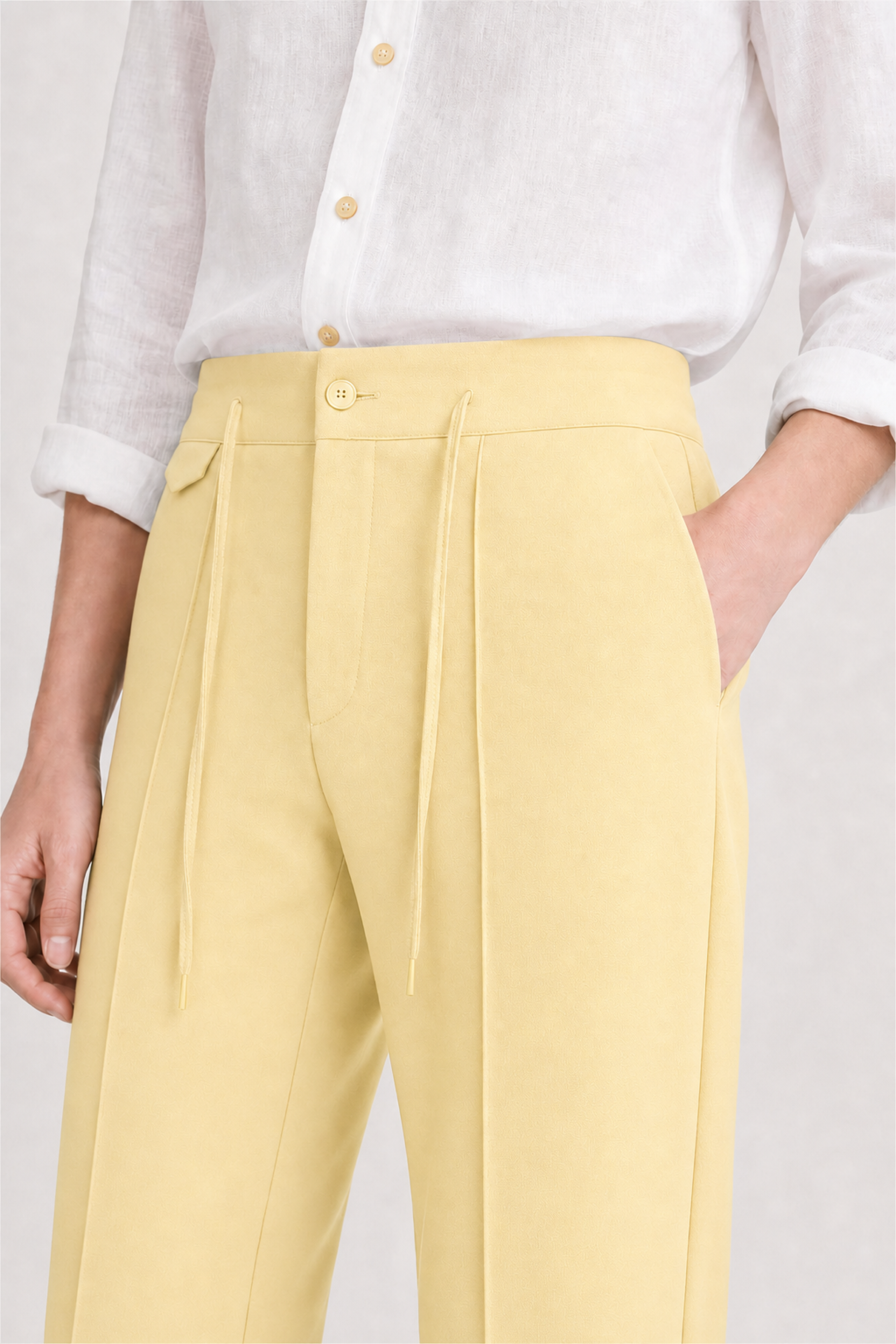 UNIQVIBE pastel tereyağı sarısı kadın sweatpant model üzerinde yakın görünüm