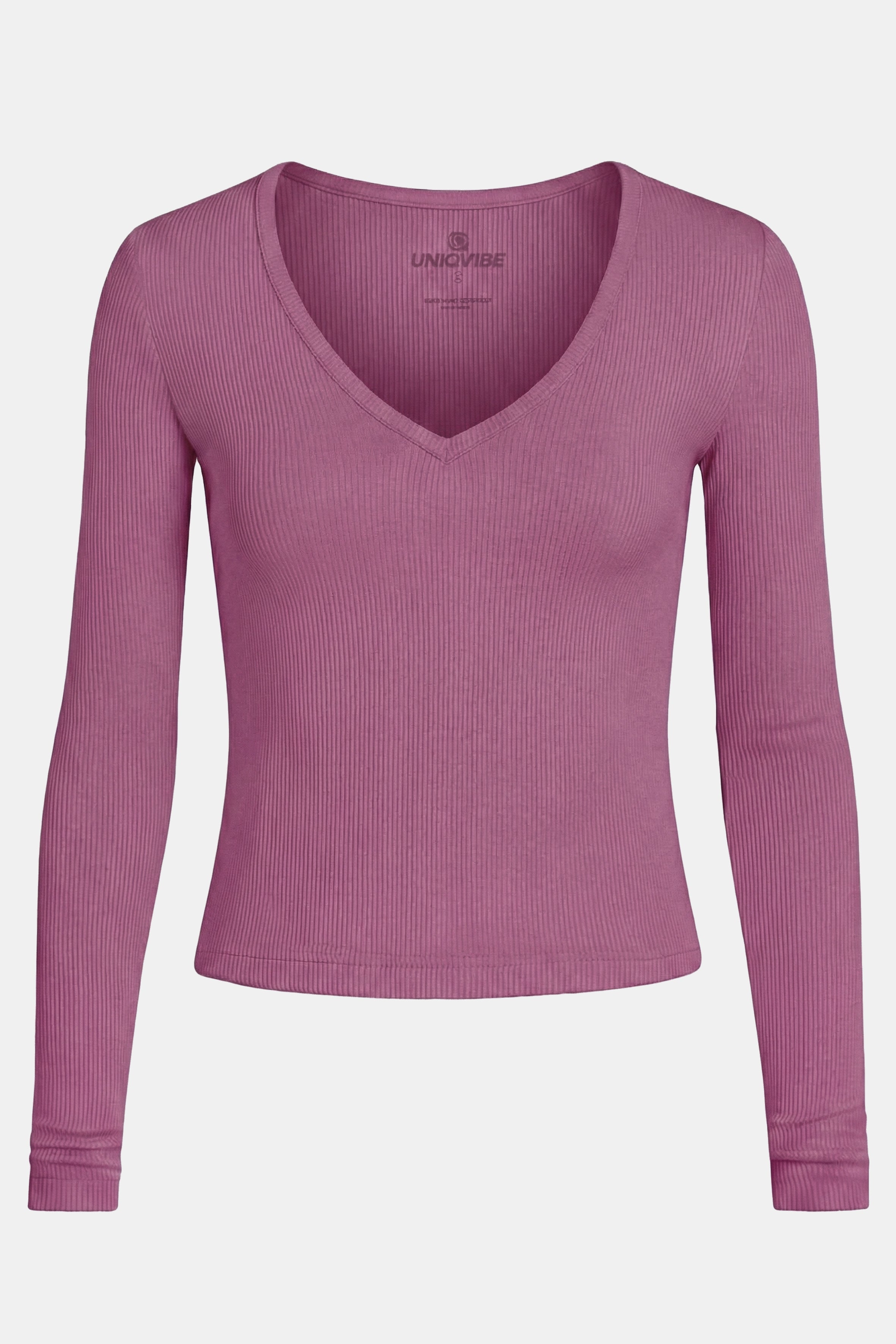 UNIQVIBE’ın organik pamuklu fitilli gül kurusu V yaka kaşkorse bluzu, doğal dokusu ve sade şıklığıyla günlük stile modern bir rahatlık katar. Kaşkorse yapısının esnekliği, vücuda uyum sağlayan fitilli formuyla birleşerek hem konforlu hem zarif bir görünüm sunar. Nefes alan organik kumaşı sayesinde gün boyu rahatlık sağlarken, minimal çizgisiyle jean, etek ve blazer kombinlerine kolayca uyum sağlar.