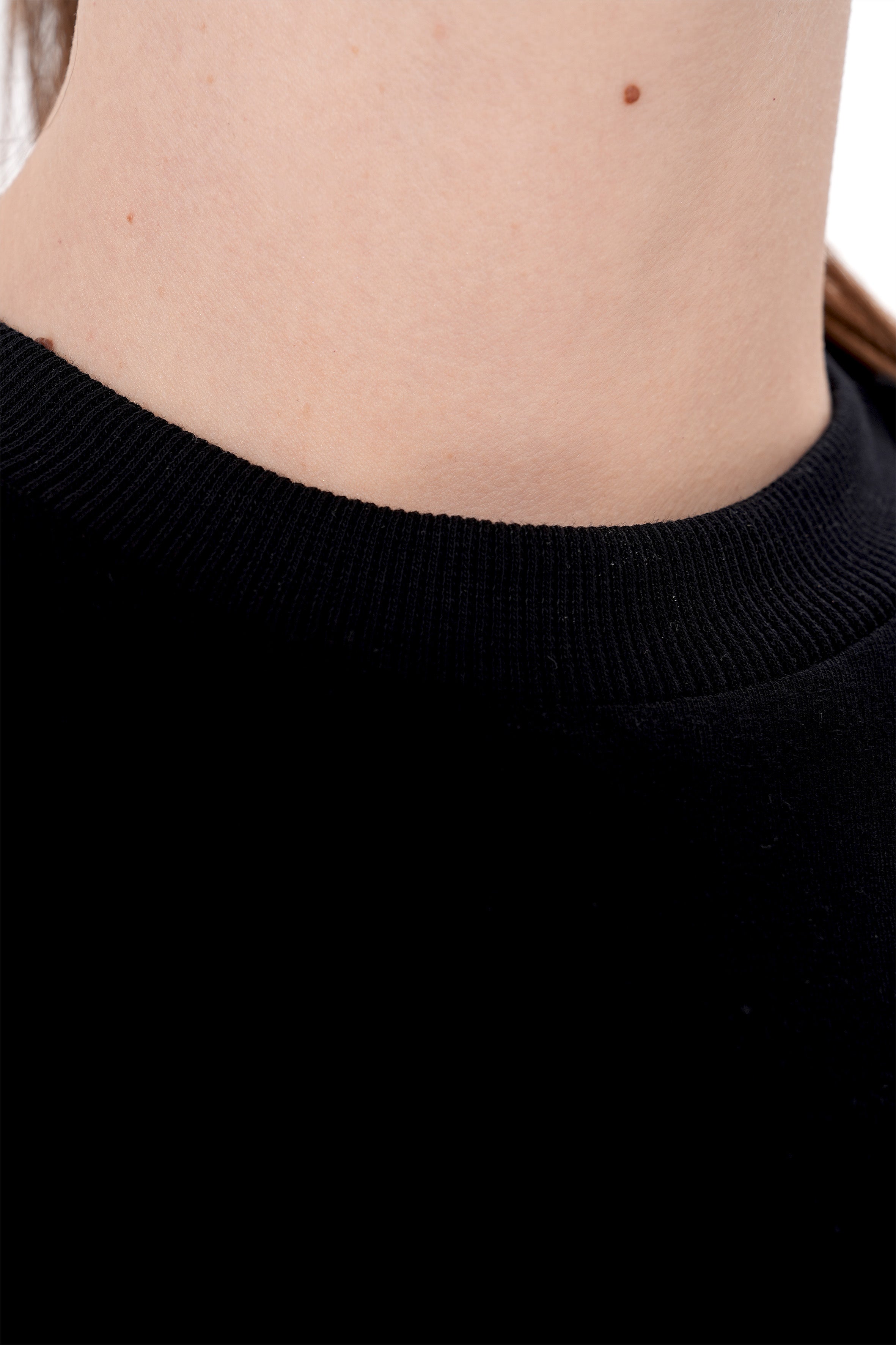 Kadın Siyah Basic Tişört | %100 Pamuk Kumaş | Rahat Kalıp Günlük Stil | Minimalist Tasarım