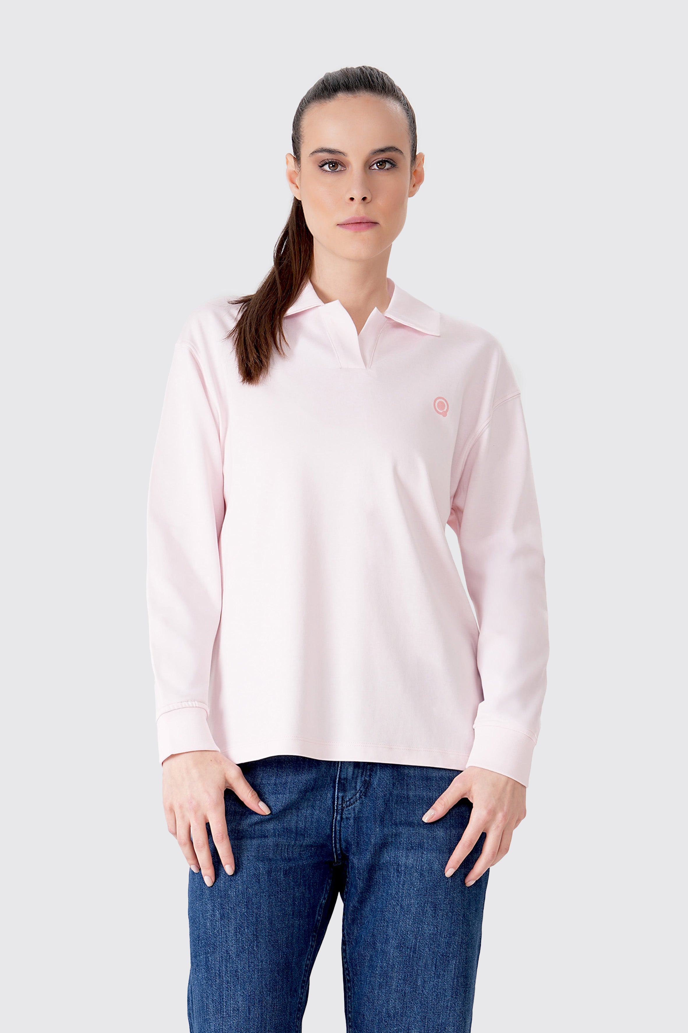 Polo Yaka %100 Organik Pamuk Pembe Kadın Uzun Kollu Tişört, şıklık ve konforu birleştirir. Çevre dostu organik pamuktan üretilen bu tişört, yumuşak dokusu ve polo yaka detayıyla her tarza uyum sağlar. Uzun kollu tasarımı ve beyaz rengiyle hem günlük hem de şık kombinasyonlar için ideal!