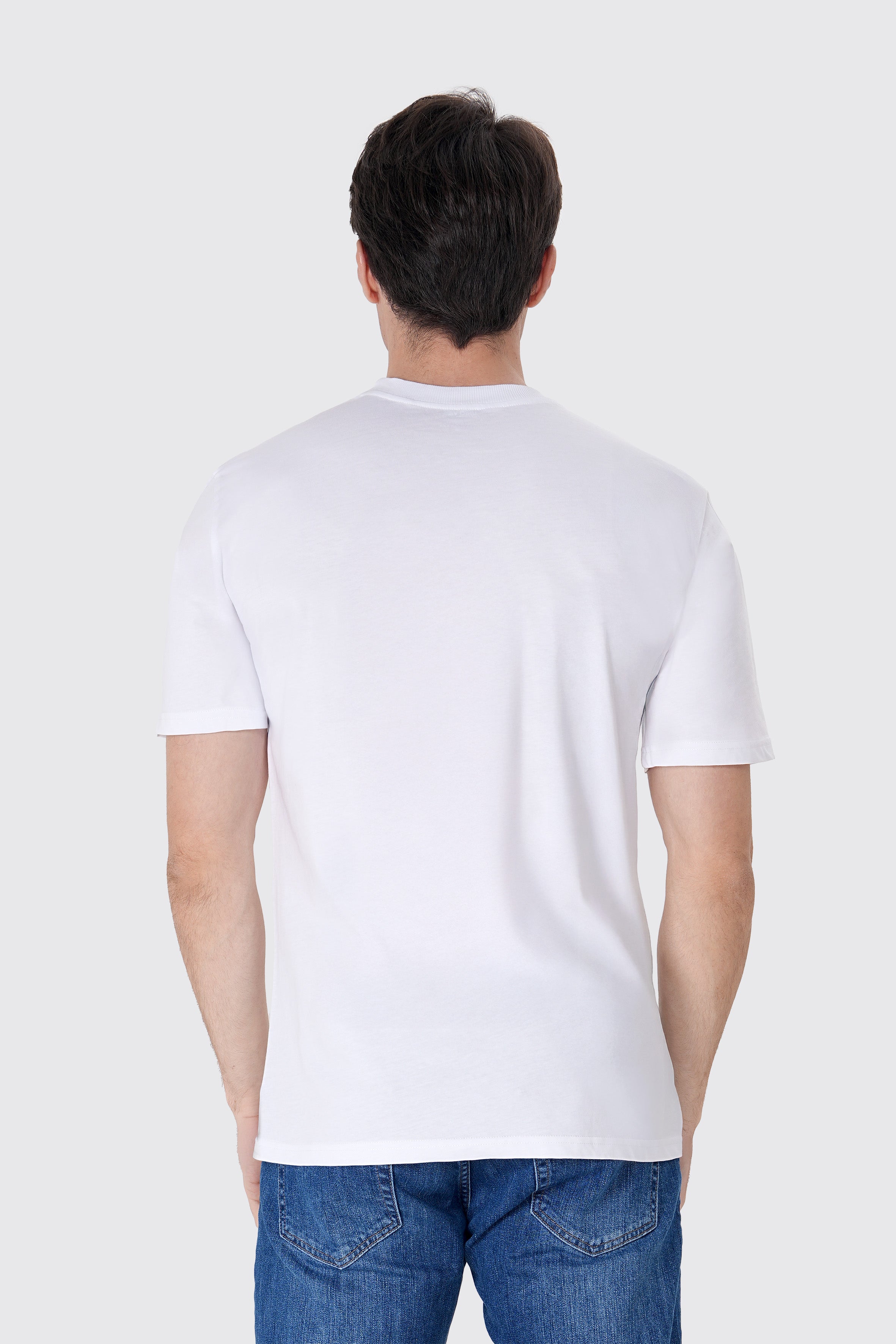 Erkek Beyaz Basic Tişört | %100 Pamuk Kumaş | Rahat Kalıp Günlük Stil | Minimalist Tasarım