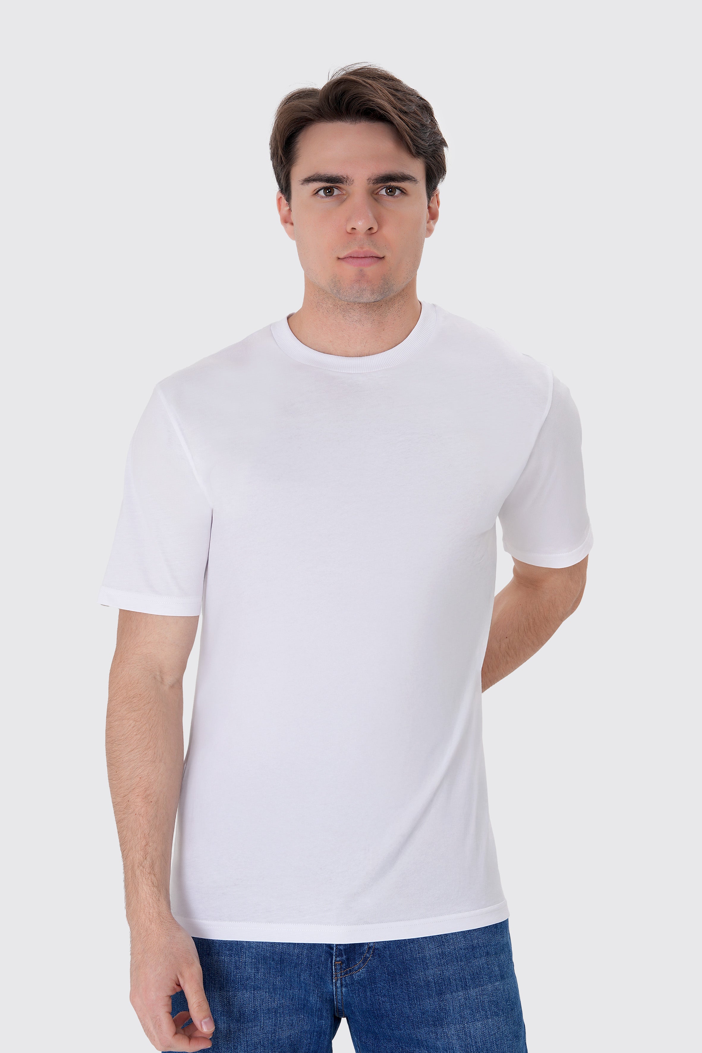 Erkek Beyaz Basic Tişört | %100 Pamuk Kumaş | Rahat Kalıp Günlük Stil | Minimalist Tasarım
