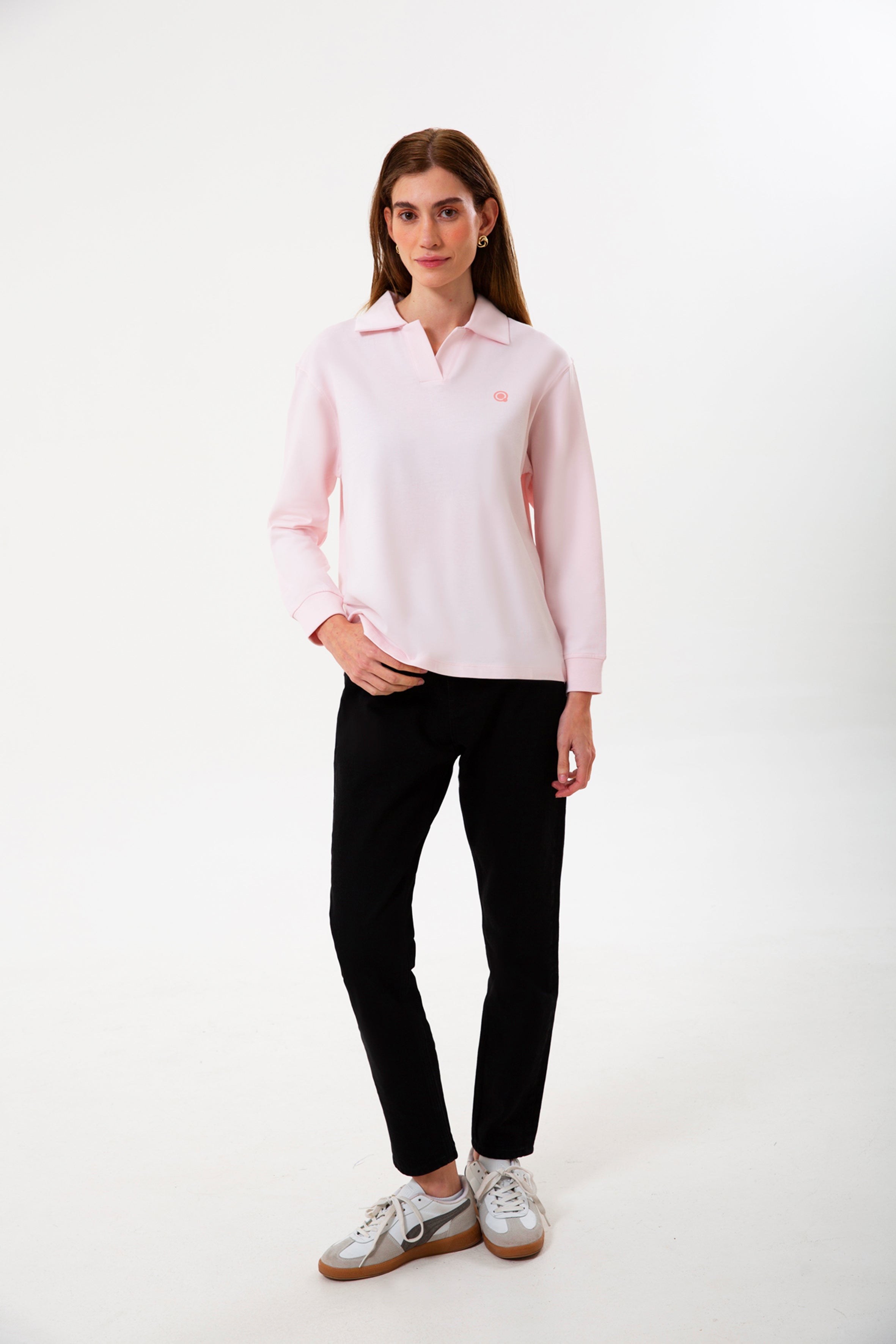 Polo Yaka %100 Organik Pamuk Pembe Kadın Uzun Kollu Tişört, şıklık ve konforu birleştirir. Çevre dostu organik pamuktan üretilen bu tişört, yumuşak dokusu ve polo yaka detayıyla her tarza uyum sağlar. Uzun kollu tasarımı ve beyaz rengiyle hem günlük hem de şık kombinasyonlar için ideal!