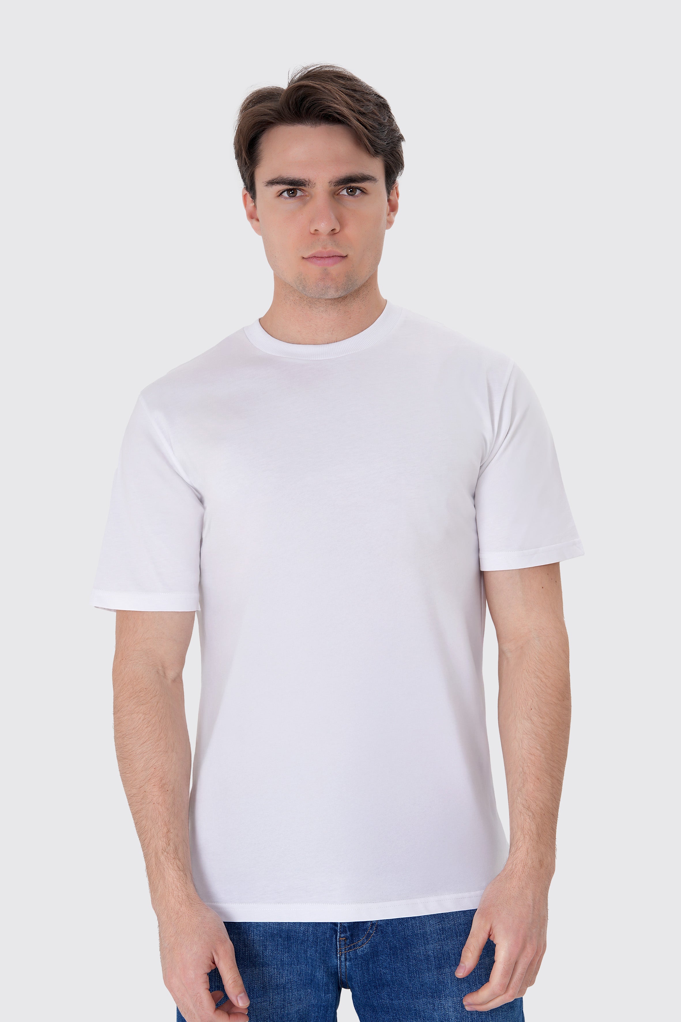 Erkek Beyaz Basic Tişört | %100 Pamuk Kumaş | Rahat Kalıp Günlük Stil | Minimalist Tasarım