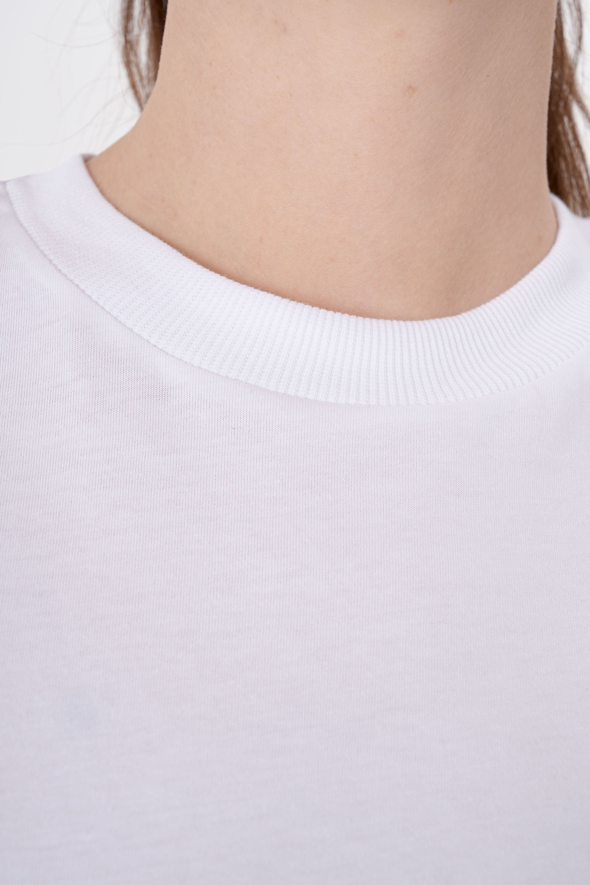 Kadın Beyaz Basic Tişört | %100 Pamuk Kumaş | Rahat Kalıp Günlük Stil | Minimalist Tasarım