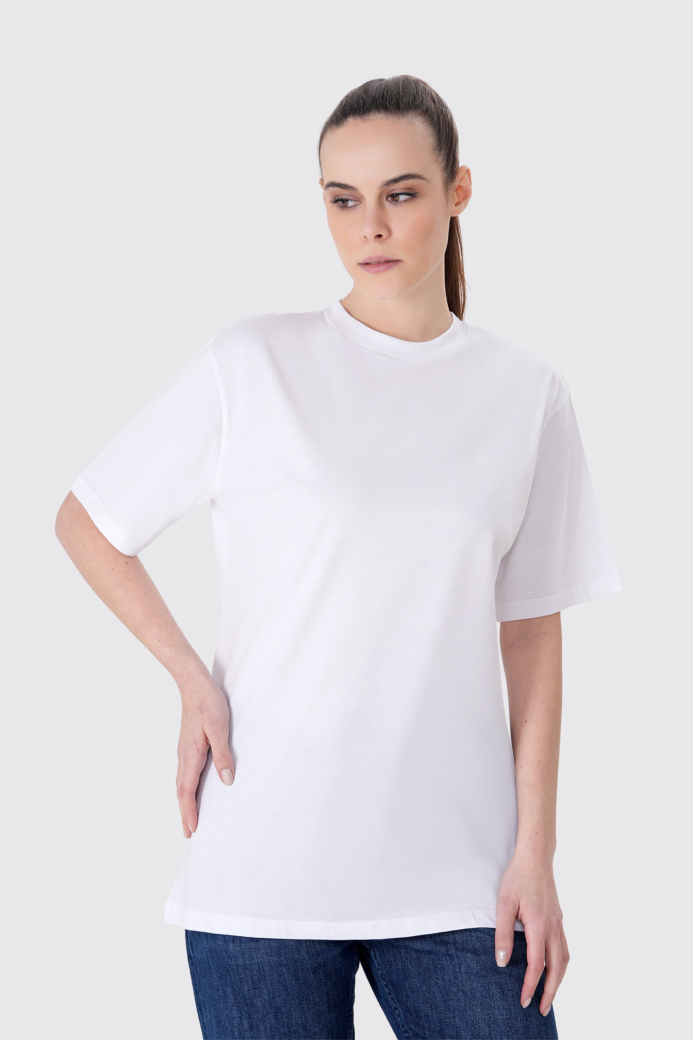 Kadın Beyaz Basic Tişört | %100 Pamuk Kumaş | Rahat Kalıp Günlük Stil | Minimalist Tasarım