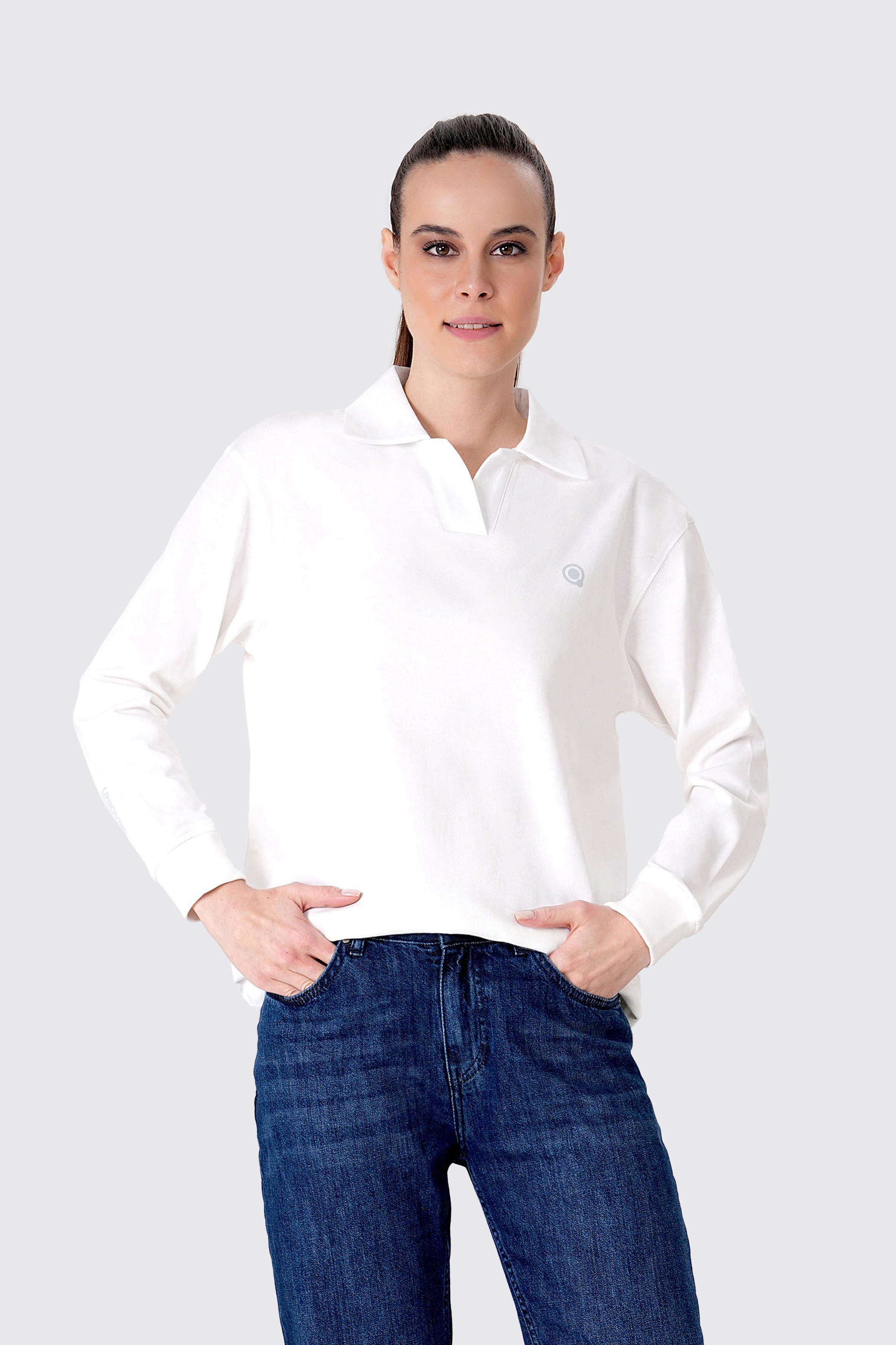 Polo Yaka %100 Organik Pamuk Beyaz Kadın Uzun Kollu Tişört, şıklık ve konforu birleştirir. Çevre dostu organik pamuktan üretilen bu tişört, yumuşak dokusu ve polo yaka detayıyla her tarza uyum sağlar. Uzun kollu tasarımı ve beyaz rengiyle hem günlük hem de şık kombinasyonlar için ideal!
