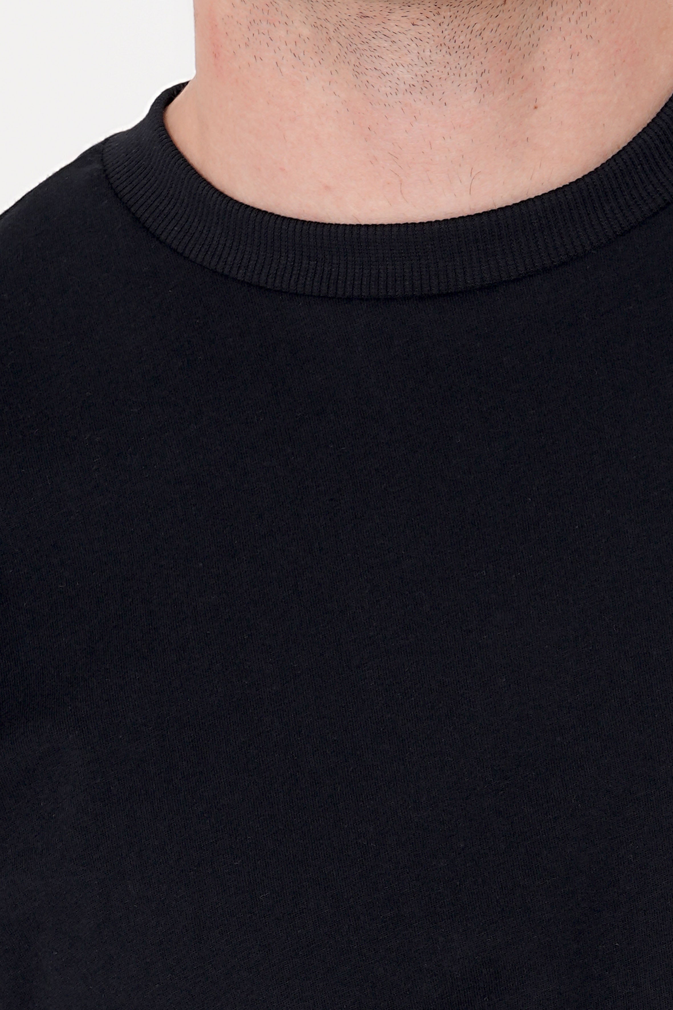 Erkek Siyah Basic Tişört | %100 Pamuk Kumaş | Rahat Kalıp Günlük Stil | Minimalist Tasarım