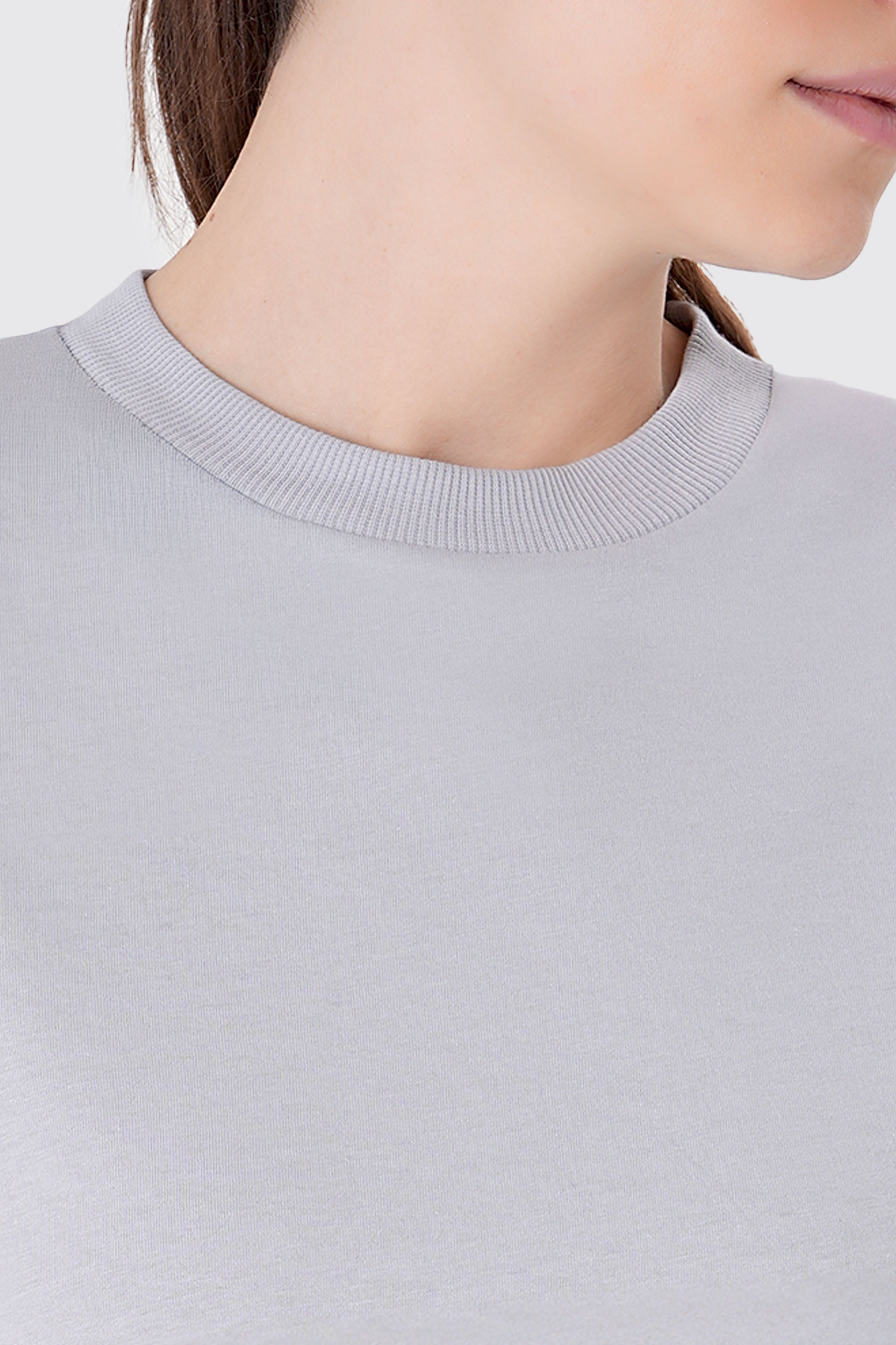 Kadın Gri Basic Tişört | %100 Pamuk Kumaş | Rahat Kalıp Günlük Stil | Minimalist Tasarım