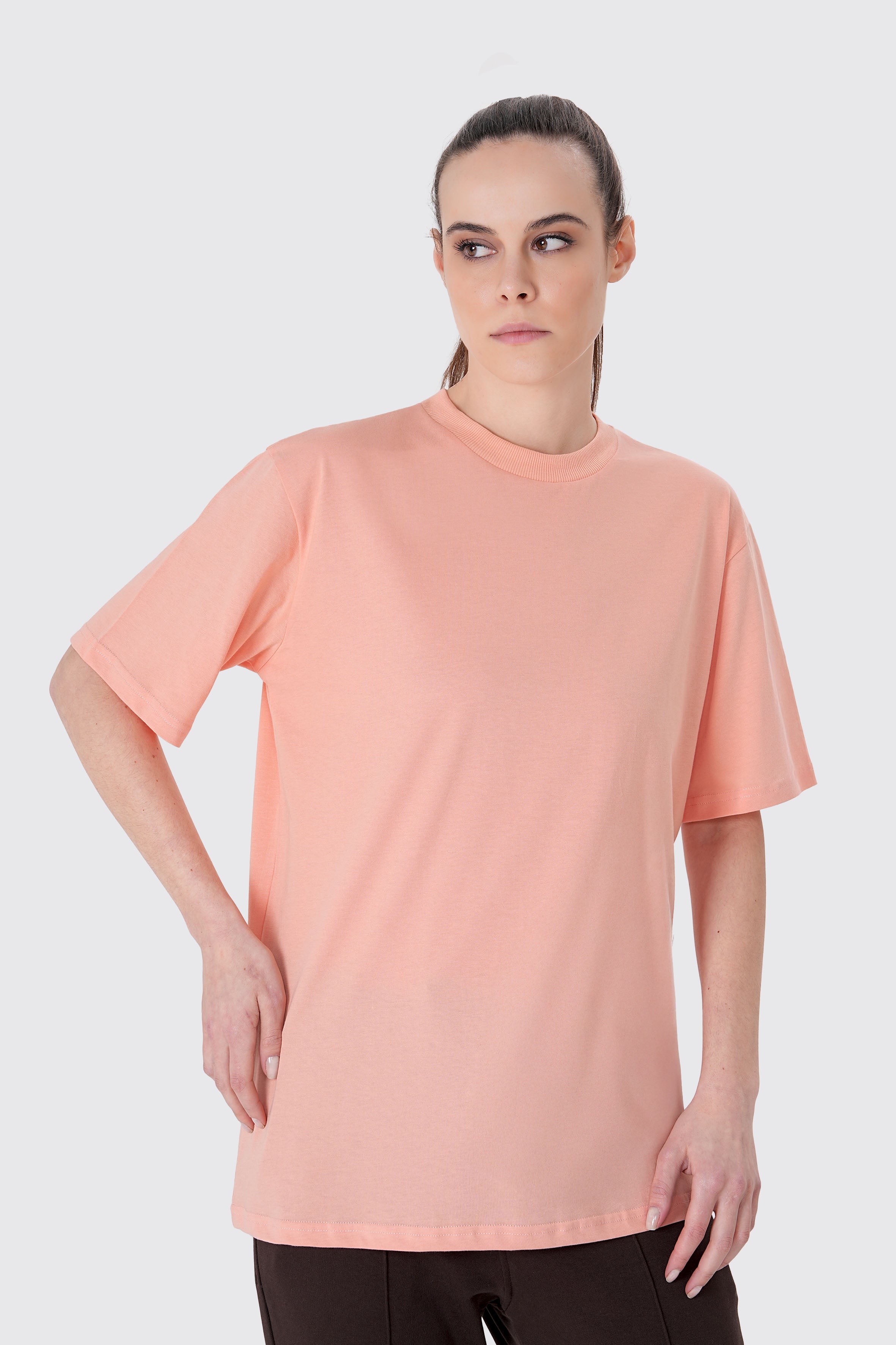 Kadın Somon Rengi Basic Tişört | %100 Pamuk Kumaş | Rahat Kalıp Günlük Stil | Minimalist Tasarım