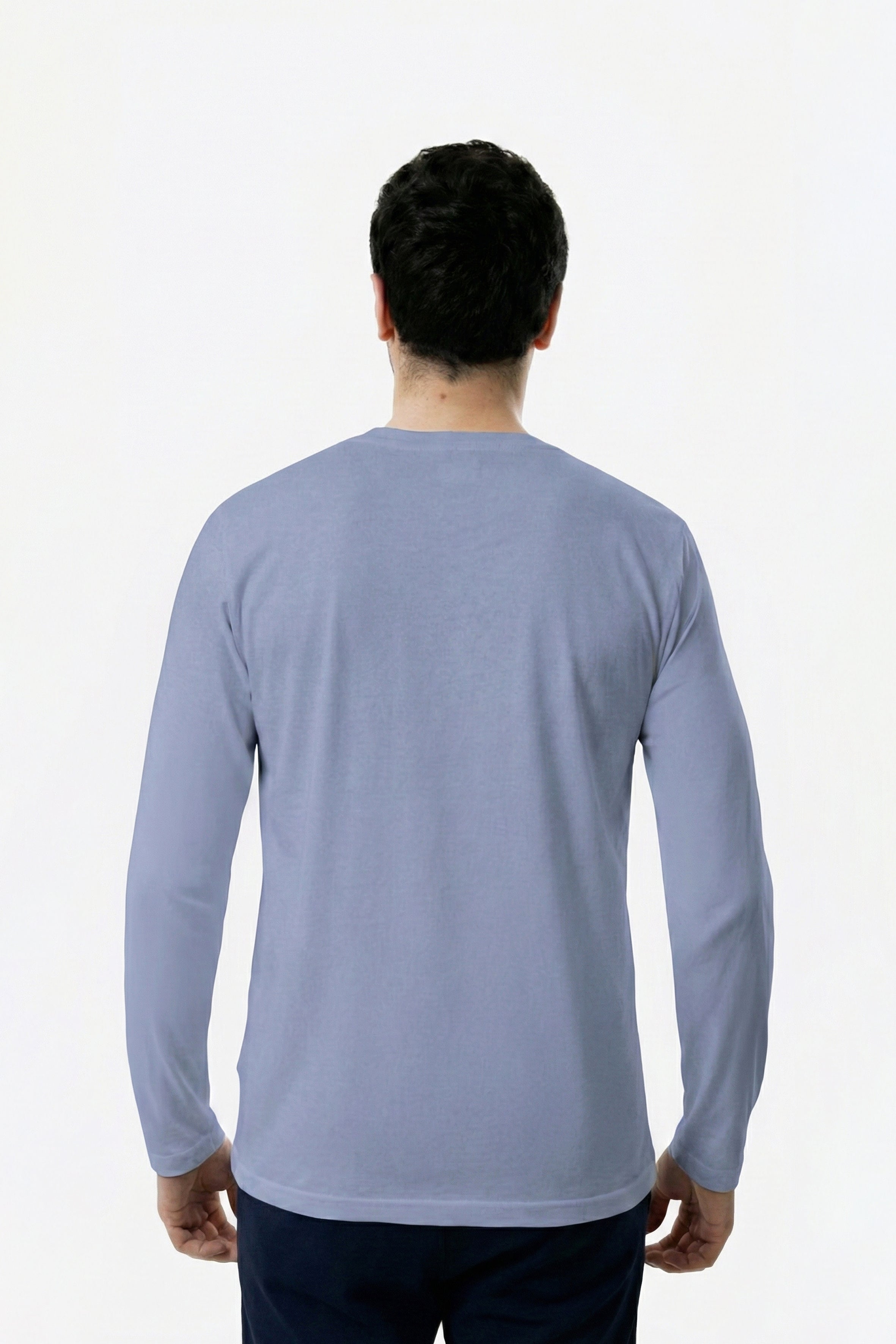 %100 organik pamuk kurşuni erkek uzun kollu bisiklet yaka tişört. Nefes alabilen, cilt dostu, rahat kesim basic model ile günlük şıklık ve konfor bir arada.