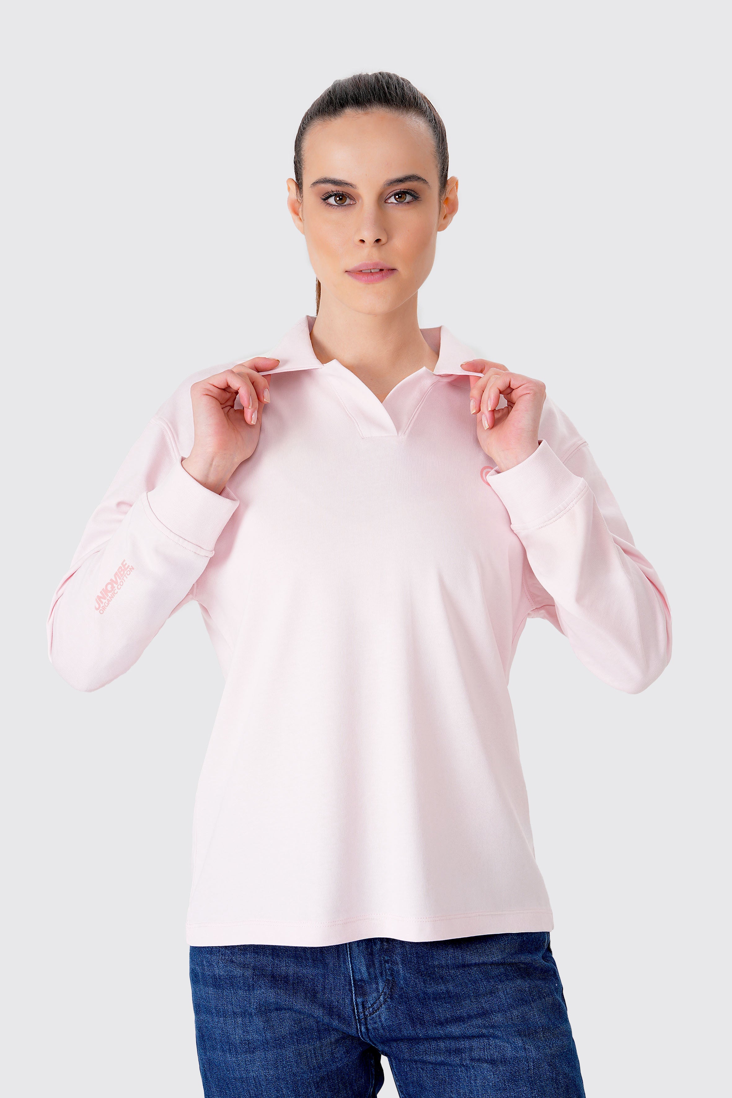 Polo Yaka %100 Organik Pamuk Pembe Kadın Uzun Kollu Tişört, şıklık ve konforu birleştirir. Çevre dostu organik pamuktan üretilen bu tişört, yumuşak dokusu ve polo yaka detayıyla her tarza uyum sağlar. Uzun kollu tasarımı ve beyaz rengiyle hem günlük hem de şık kombinasyonlar için ideal!