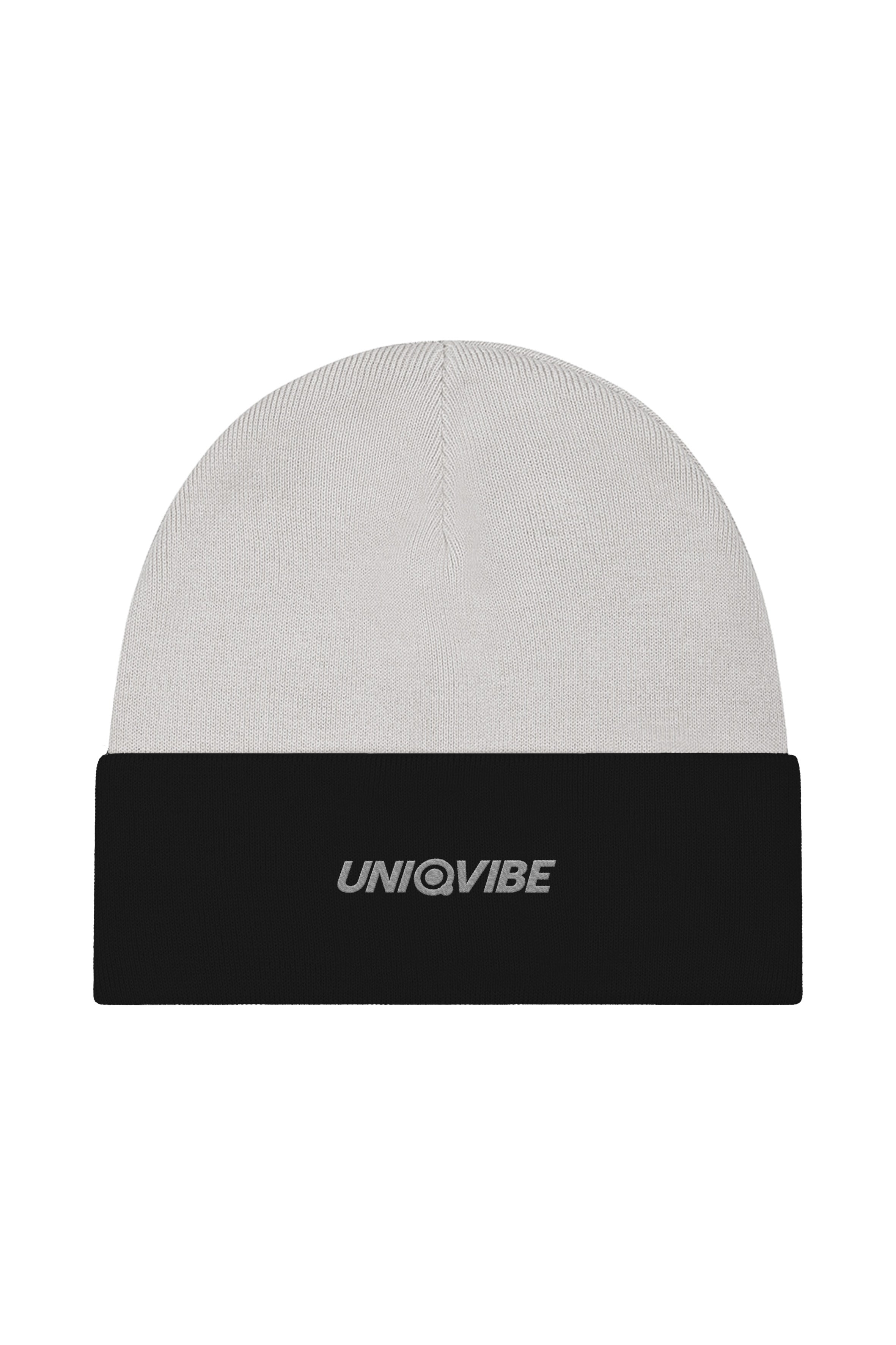 UNIQVIBE’nin %100 organik pamuktan üretilmiş unisex bereleri, kış stilinizi sürdürülebilir bir dokunuşla tamamlıyor. Pastel tonlardan koyu renklere kadar geniş bir renk yelpazesiyle, her tarza uygun seçenekler sunuyor. Çevre dostu üretim ve yumuşak dokusuyla bu bereyi keşfedin! #Renk_Siyah