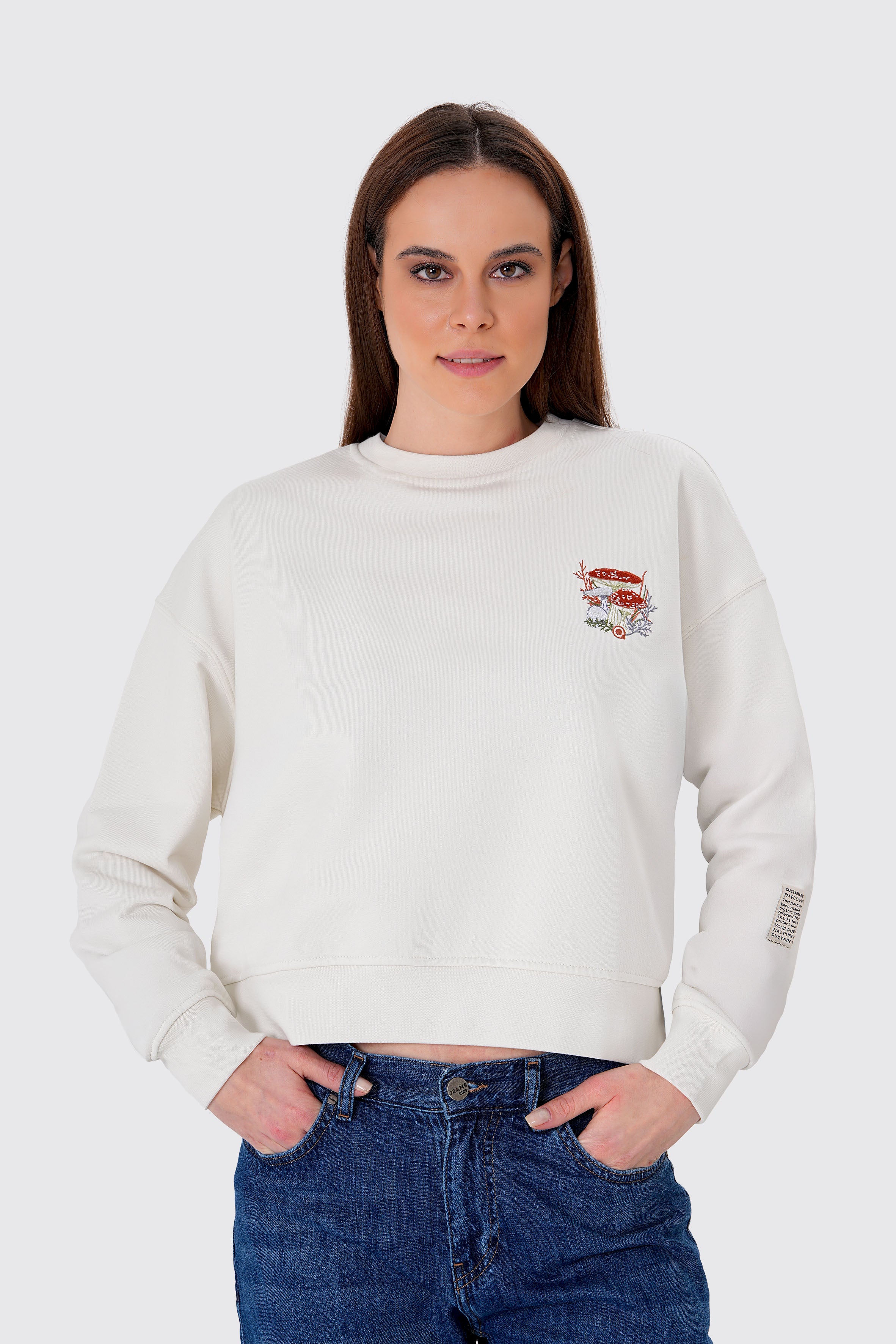 Mantar Nakışlı Crop Organik Pamuklu Sweatshirt, organik pamuklu yapısıyla hem çevre dostu hem de son derece rahat. Mantar nakışı detayıyla doğayı çağrıştıran bu crop sweatshirt, günlük kombinlerinize şık ve eğlenceli bir dokunuş katıyor. Modern crop kesimiyle hem spor hem de günlük kullanım için ideal. UNIQVIBE ile doğal tarzınızı tamamlayın!