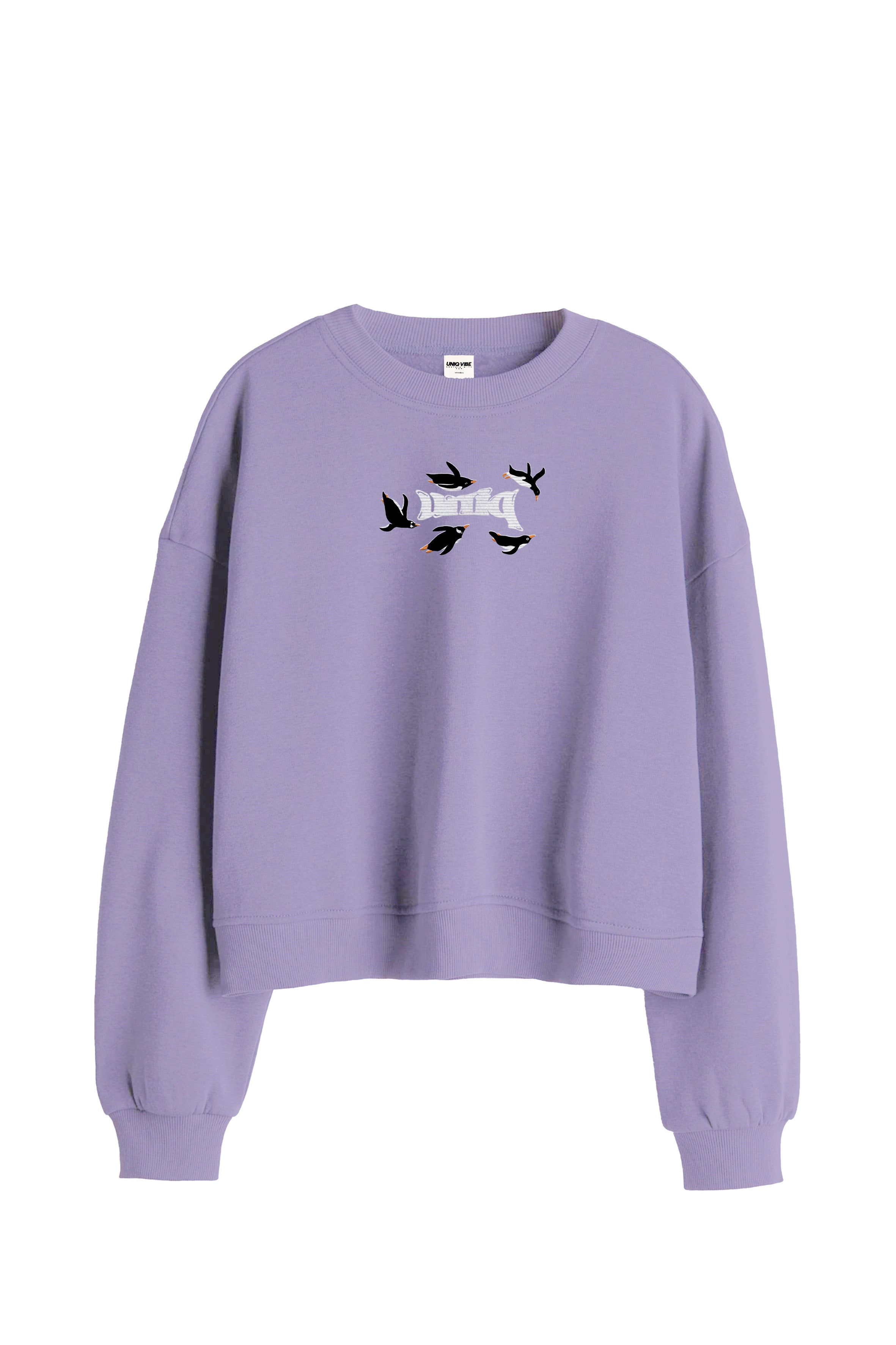 Penguen Nakışlı Crop Organik Pamuklu Sweatshirt, organik pamuklu kumaşıyla hem doğa dostu hem de ultra konforlu bir tasarım. Penguen nakışı detayıyla sevimli ve şık bir hava katan bu crop sweatshirt, günlük kombinlerinize eğlenceli bir dokunuş ekliyor. Rahat kesimi ve modern crop tasarımıyla hem spor hem de günlük kullanım için vazgeçilmez. UNIQVIBE ile tarzınıza neşe katın!