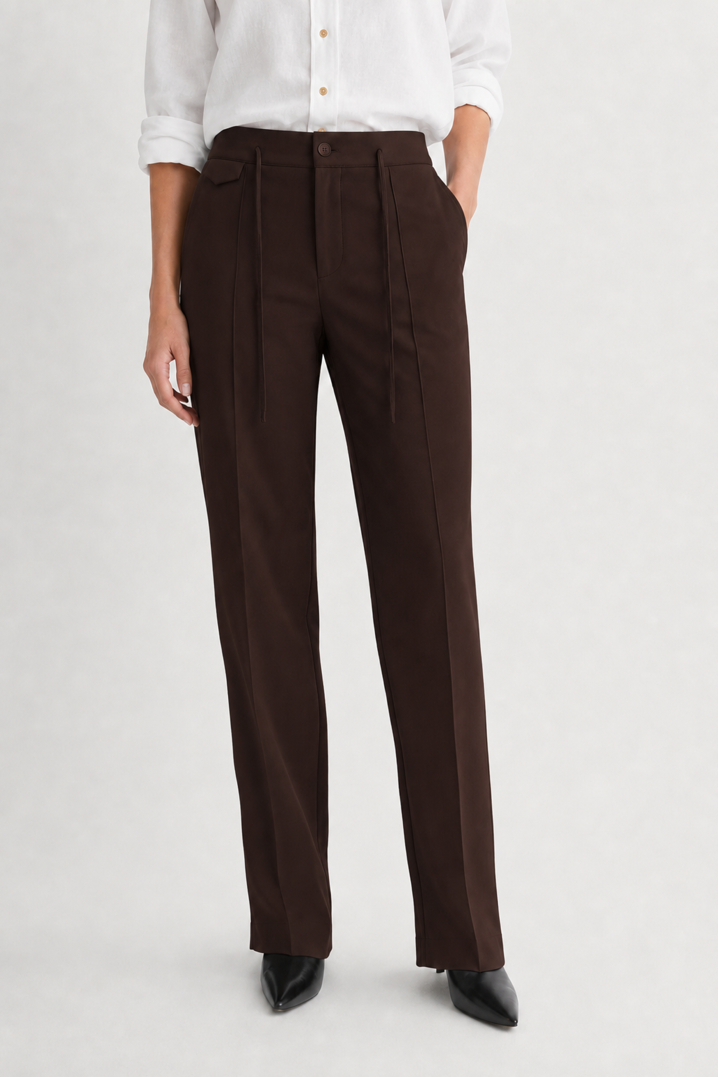 UNIQVIBE koyu kahverengi kadın sweatpant model üzerinde önden görünüm
