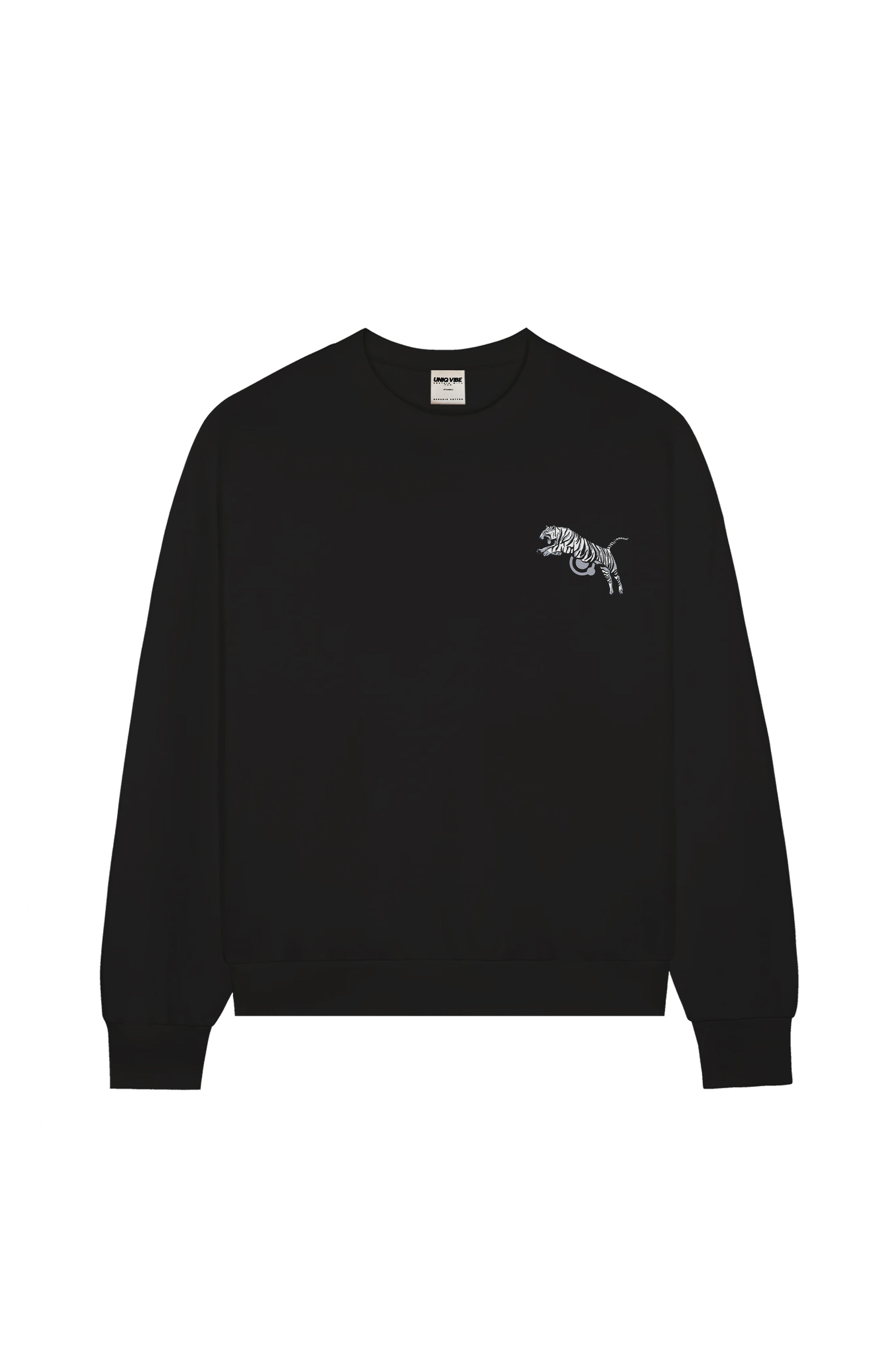 Kaplan nakışlı siyah organik pamuklu sweatshirt ile güçlü ve şık bir stil yakala! %100 organik pamuk kumaşıyla yumuşak, nefes alabilir ve çevre dostu konfor sunar.