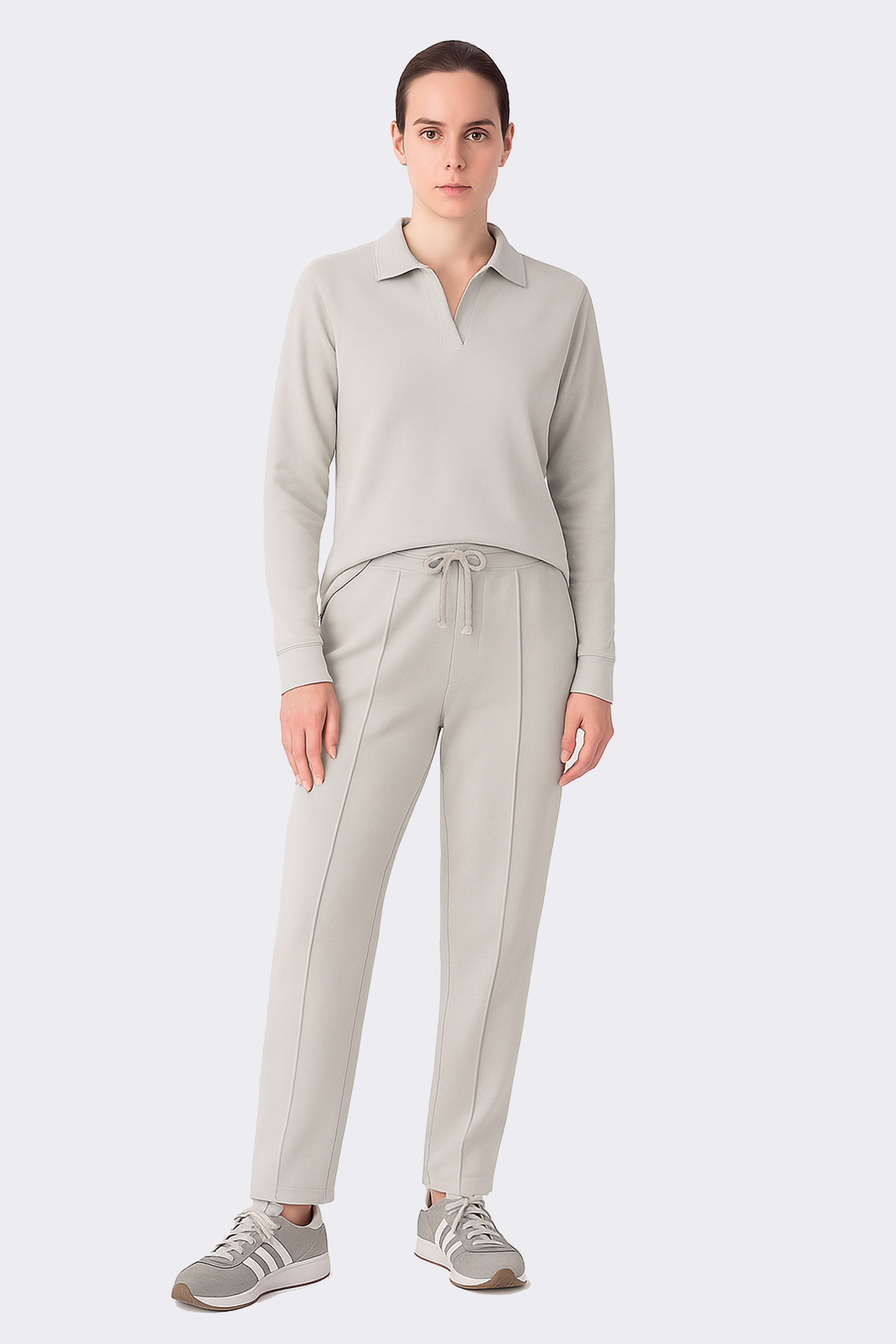 Rahatlık, stil ve sürdürülebilirlik bir arada! %100 organik pamuktan üretilen taş renk kadın sweatpant, yumuşak dokusuyla gün boyu konfor sağlarken, modern kesimiyle her kombine uyum sağlar. Hem evde hem dışarıda özgürce hareket etmen için tasarlandı.