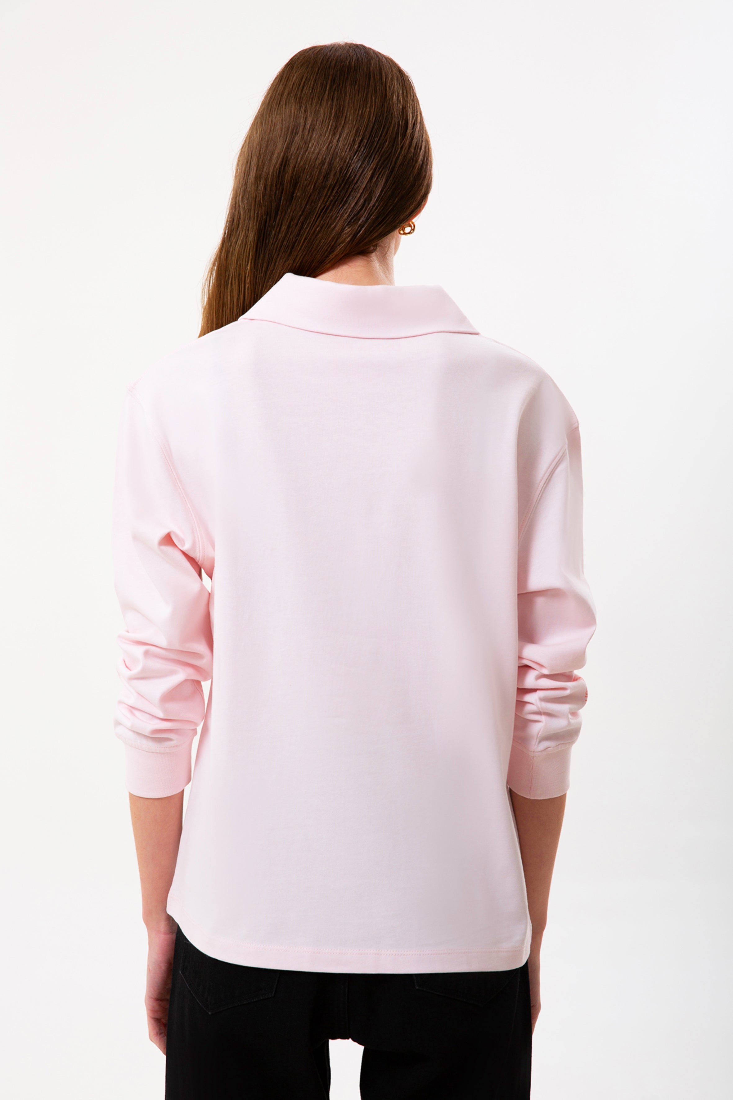 Polo Yaka %100 Organik Pamuk Pembe Kadın Uzun Kollu Tişört, şıklık ve konforu birleştirir. Çevre dostu organik pamuktan üretilen bu tişört, yumuşak dokusu ve polo yaka detayıyla her tarza uyum sağlar. Uzun kollu tasarımı ve beyaz rengiyle hem günlük hem de şık kombinasyonlar için ideal! 