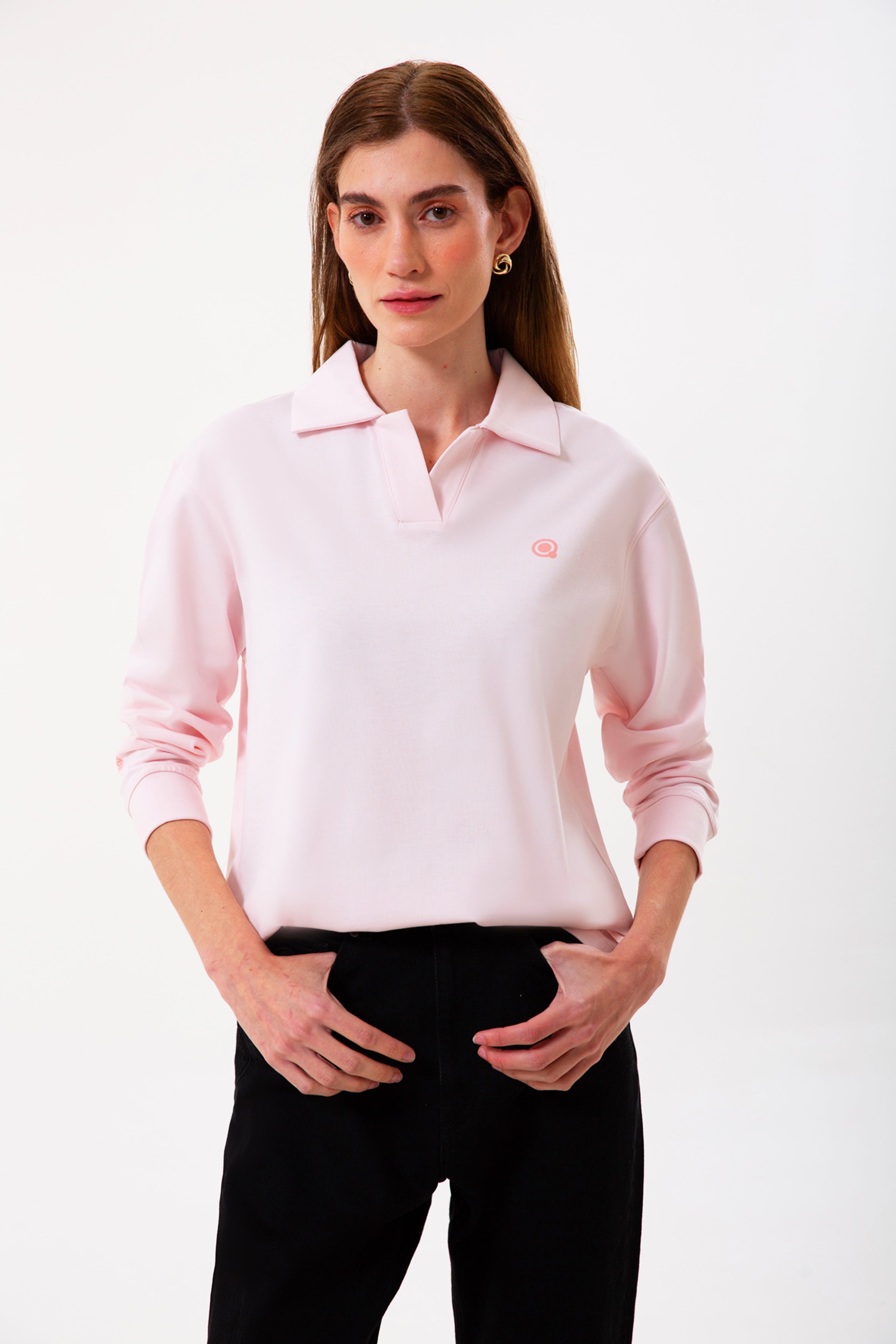 Polo Yaka %100 Organik Pamuk Pembe Kadın Uzun Kollu Tişört, şıklık ve konforu birleştirir. Çevre dostu organik pamuktan üretilen bu tişört, yumuşak dokusu ve polo yaka detayıyla her tarza uyum sağlar. Uzun kollu tasarımı ve beyaz rengiyle hem günlük hem de şık kombinasyonlar için ideal! 