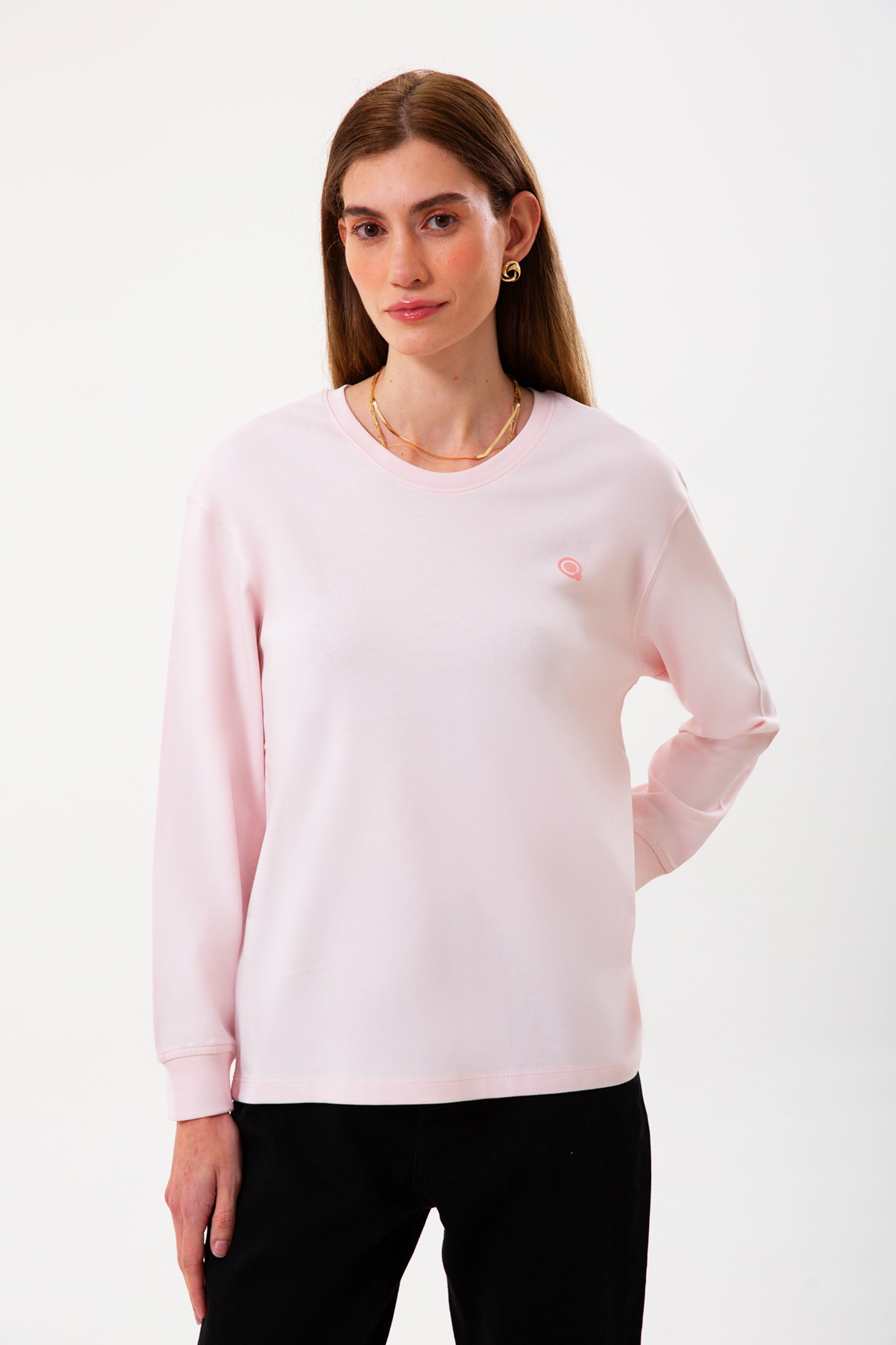 Organik Pamuk Pembe Kadın Uzun Kollu Tişört, şıklık ve konforu birleştirir. Çevre dostu organik pamuktan üretilen bu tişört, yumuşak dokusu detayıyla her tarza uyum sağlar. Uzun kollu tasarımı ve pembe rengiyle hem günlük hem de şık kombinasyonlar için ideal! 