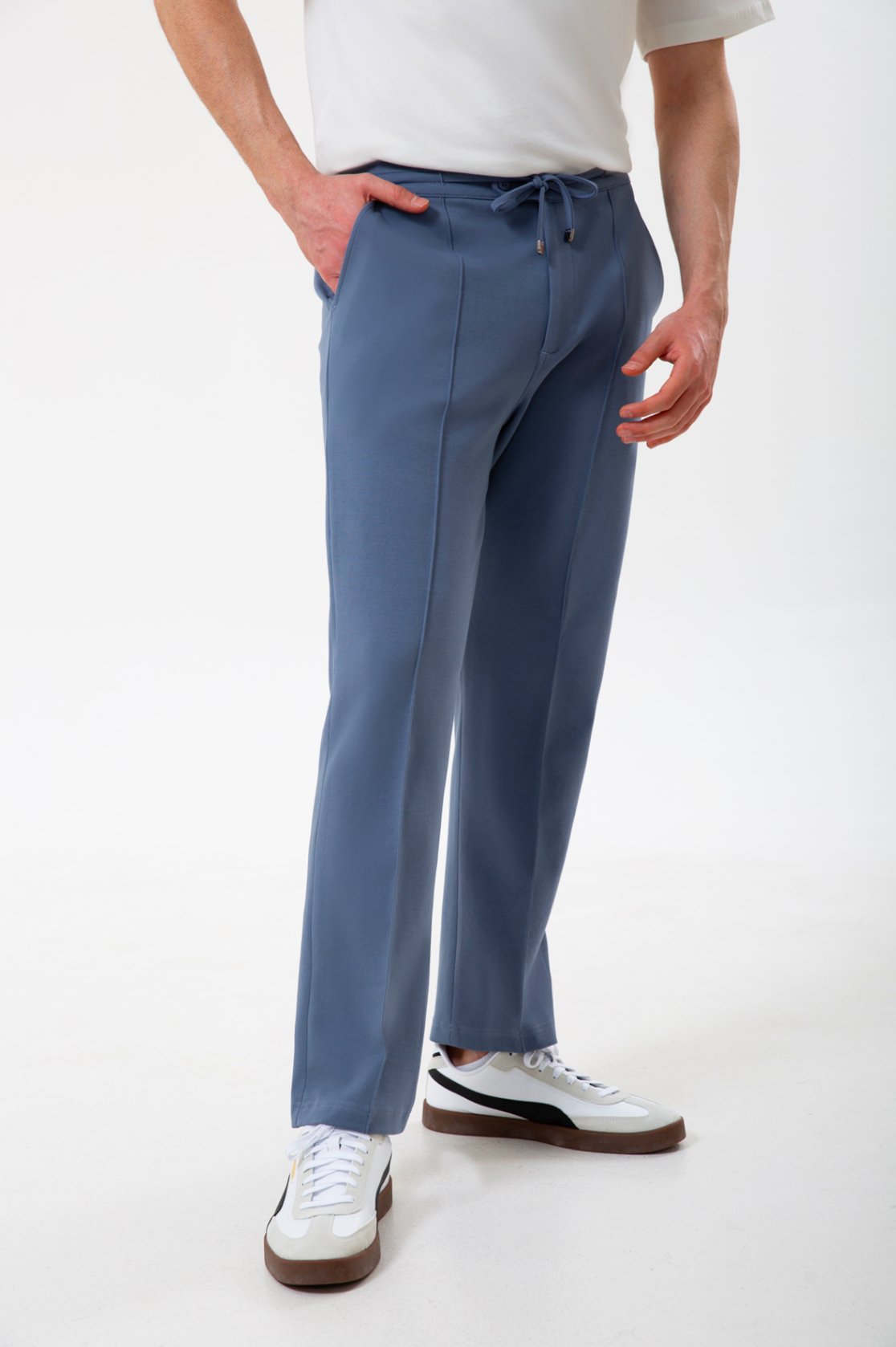 Rahatlık, stil ve sürdürülebilirlik bir arada!
Organik pamuklu yapısıyla üretilen kurşuni erkek sweatpant eşofman, yumuşak dokusuyla gün boyu konfor sağlarken modern kesimiyle her kombine uyum sağlar. Hem evde hem dışarıda özgürce hareket etmen için tasarlandı.