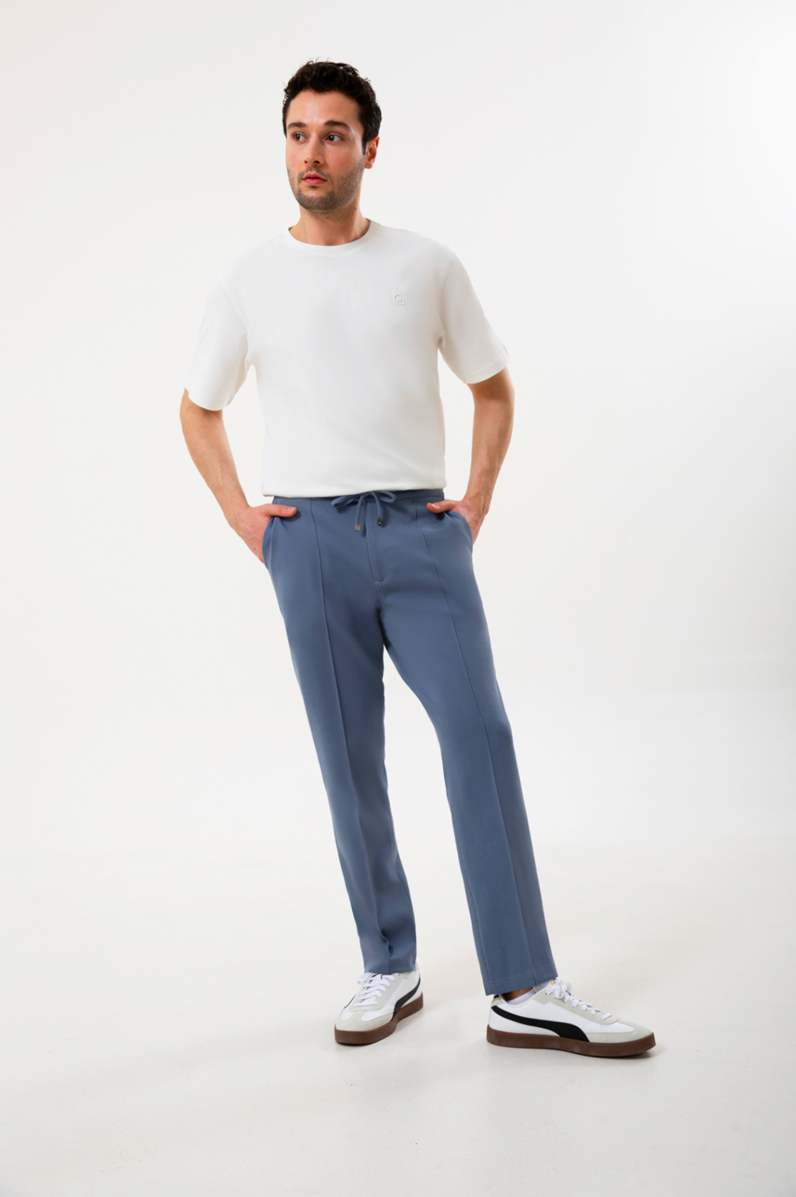 Rahatlık, stil ve sürdürülebilirlik bir arada!
Organik pamuklu yapısıyla üretilen kurşuni erkek sweatpant eşofman, yumuşak dokusuyla gün boyu konfor sağlarken modern kesimiyle her kombine uyum sağlar. Hem evde hem dışarıda özgürce hareket etmen için tasarlandı.