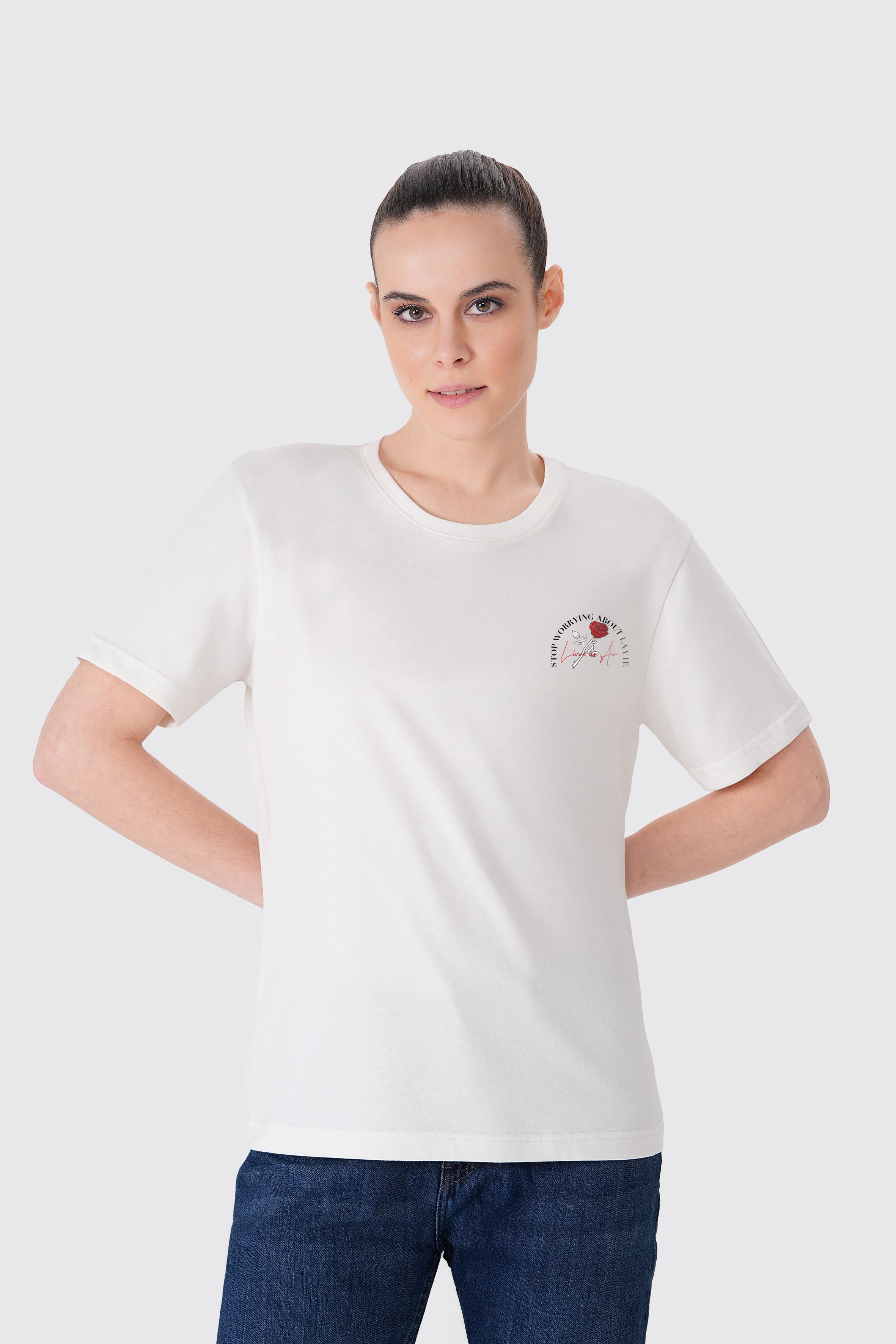 2 Parçalı Beyaz Baskılı Tişört ve Eşofman Set