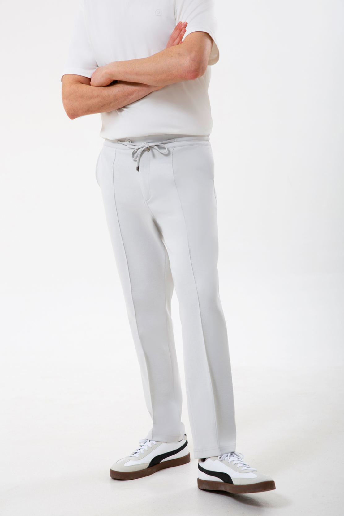 Rahatlık, stil ve sürdürülebilirlik bir arada!
Organik pamuklu yapısıyla üretilen taş erkek sweatpant eşofman, yumuşak dokusuyla gün boyu konfor sağlarken modern kesimiyle her kombine uyum sağlar. Hem evde hem dışarıda özgürce hareket etmen için tasarlandı.