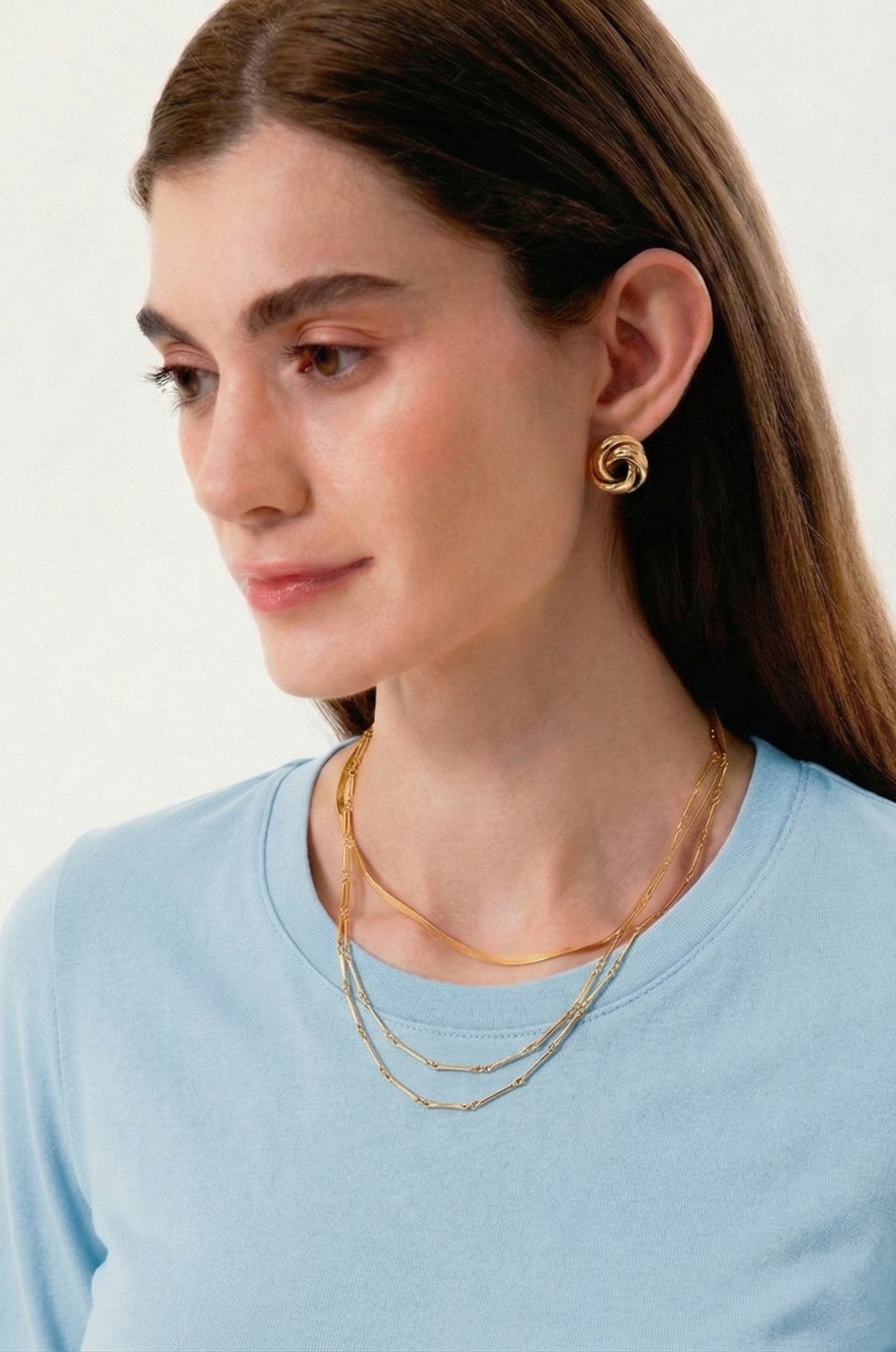 %100 organik pamuk kullanılarak üretilen Su Yeşili  kadın uzun kollu bisiklet yaka bluz, zamansız tasarımı ve doğal dokusuyla günlük kadın giyiminin vazgeçilmez parçalarından biridir. Doğal lif yapısı sayesinde ciltle uyumlu, yumuşak ve gün boyu konforlu bir kullanım sunar.