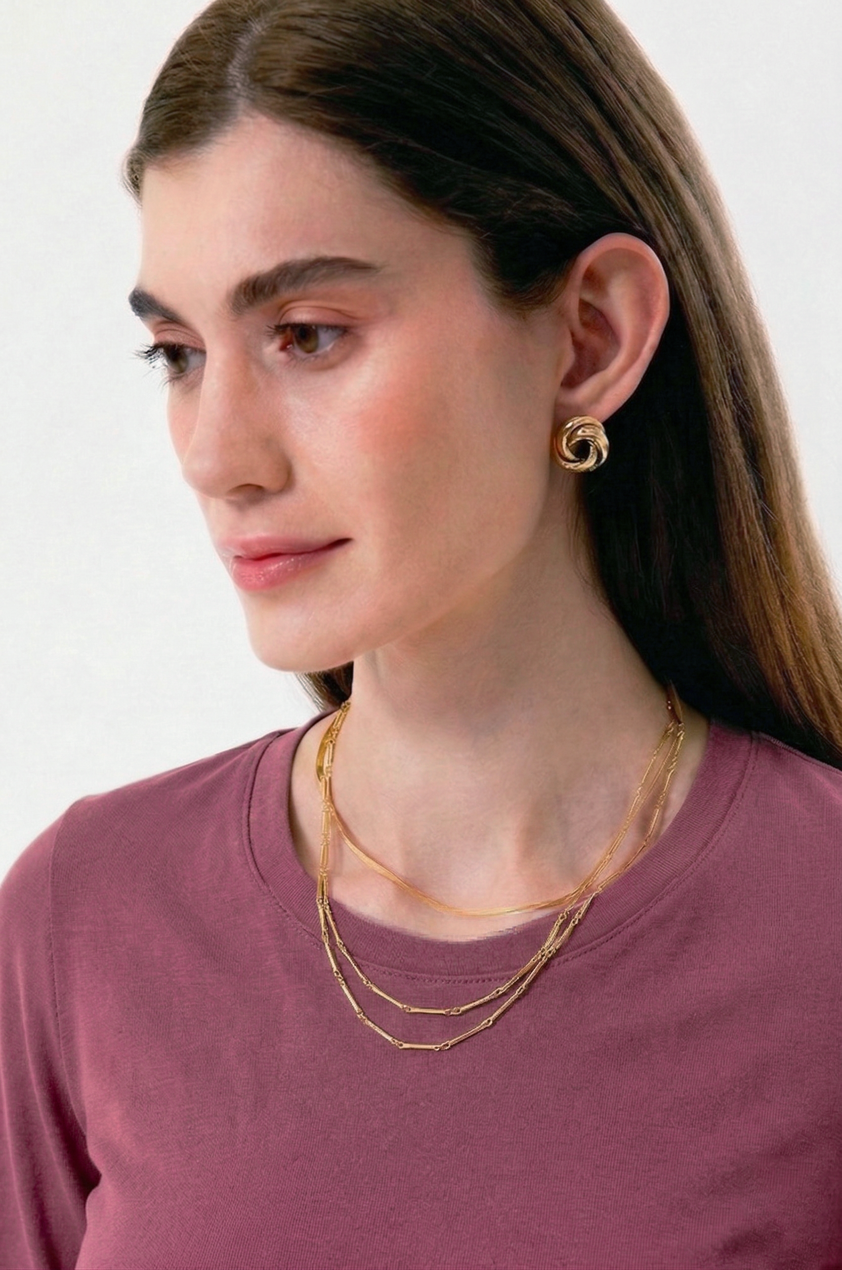 %100 organik pamuk kullanılarak üretilen Mürdüm  kadın uzun kollu bisiklet yaka bluz, zamansız tasarımı ve doğal dokusuyla günlük kadın giyiminin vazgeçilmez parçalarından biridir. Doğal lif yapısı sayesinde ciltle uyumlu, yumuşak ve gün boyu konforlu bir kullanım sunar.