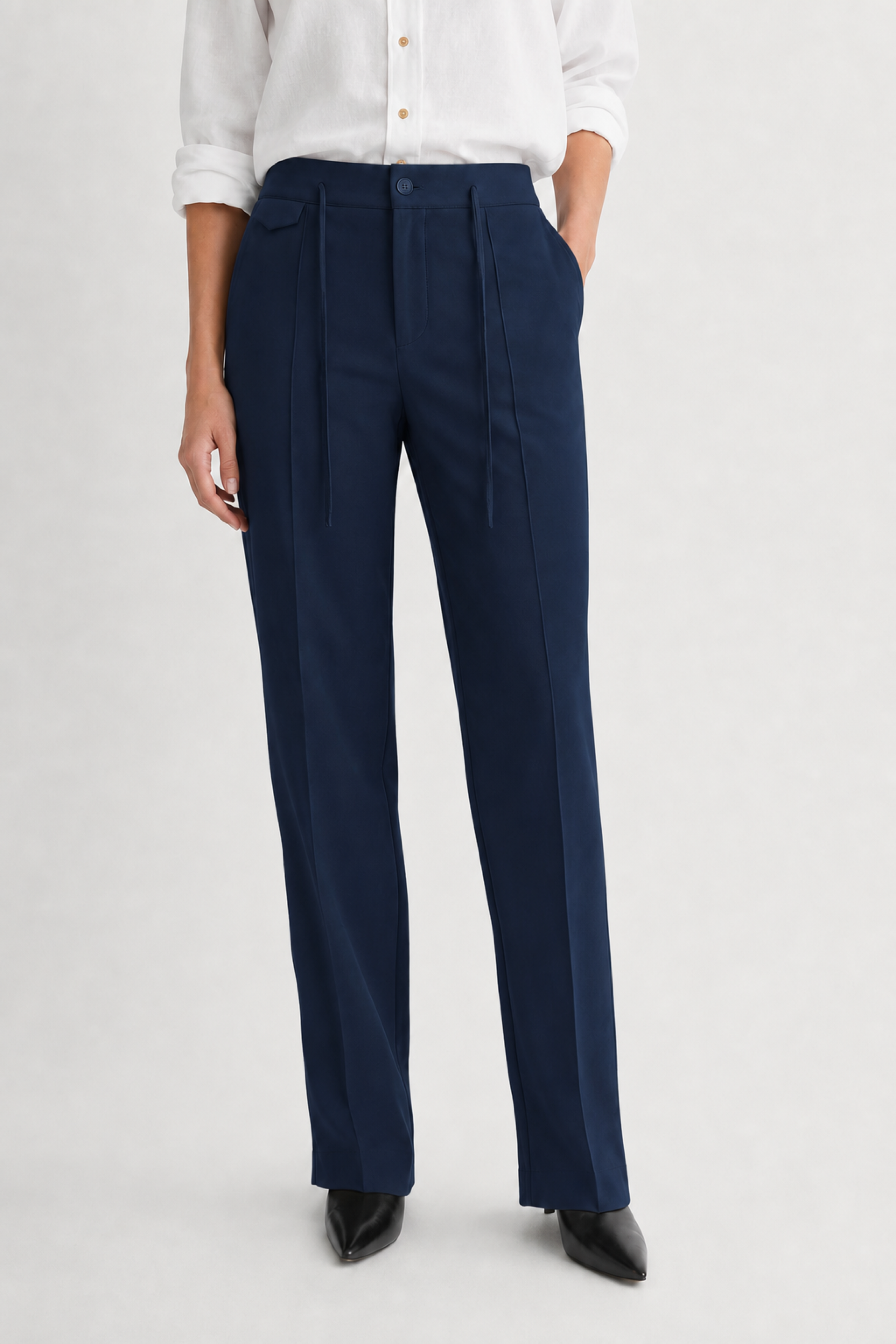UNIQVIBE lacivert kadın sweatpant model üzerinde önden görünüm