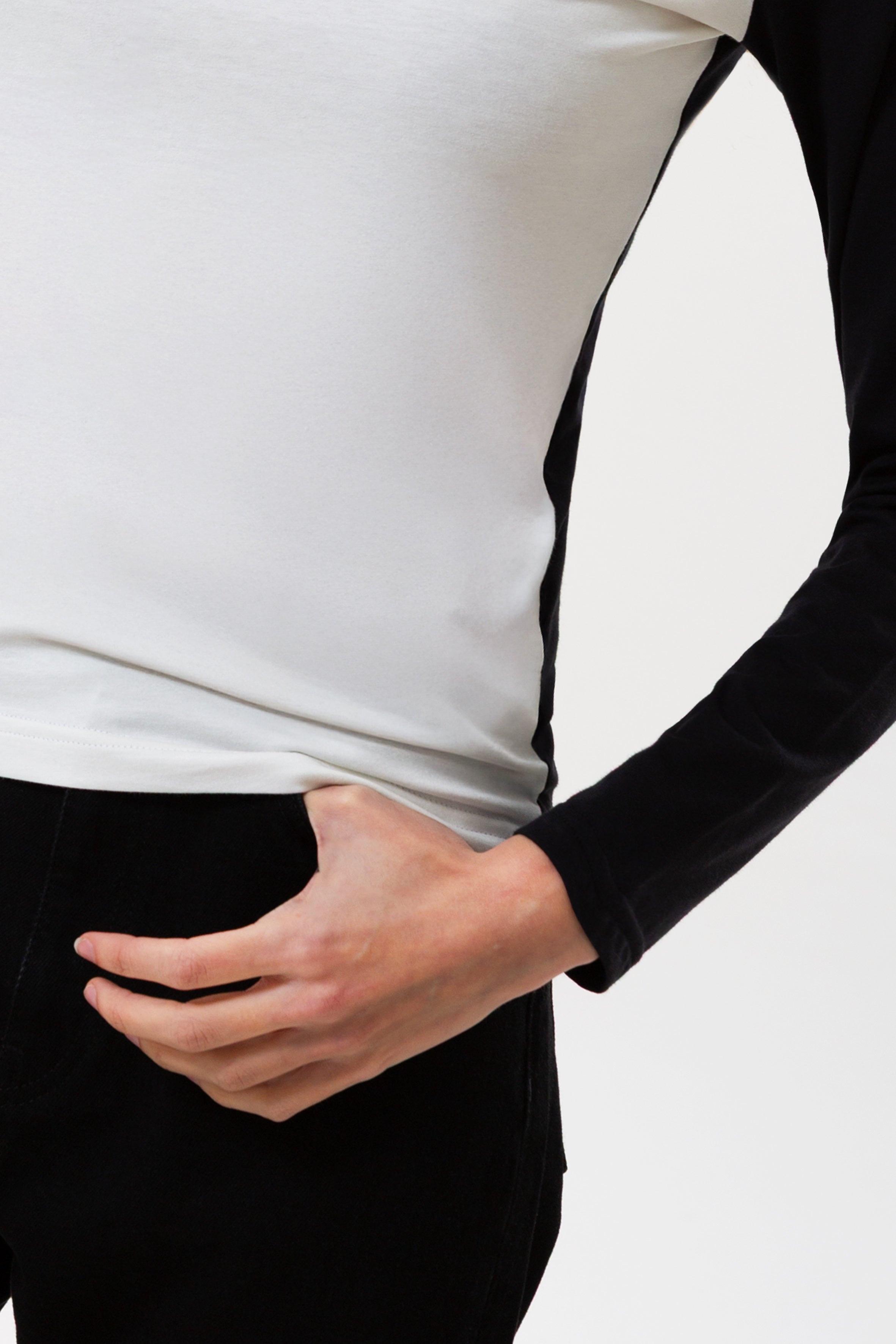 %100 organik pamuktan üretilmiş, rahat kalıplı, uzun kollu kadın tişört – cilt dostu ve nefes alabilen doğal kumaşlı kontrast bluz.