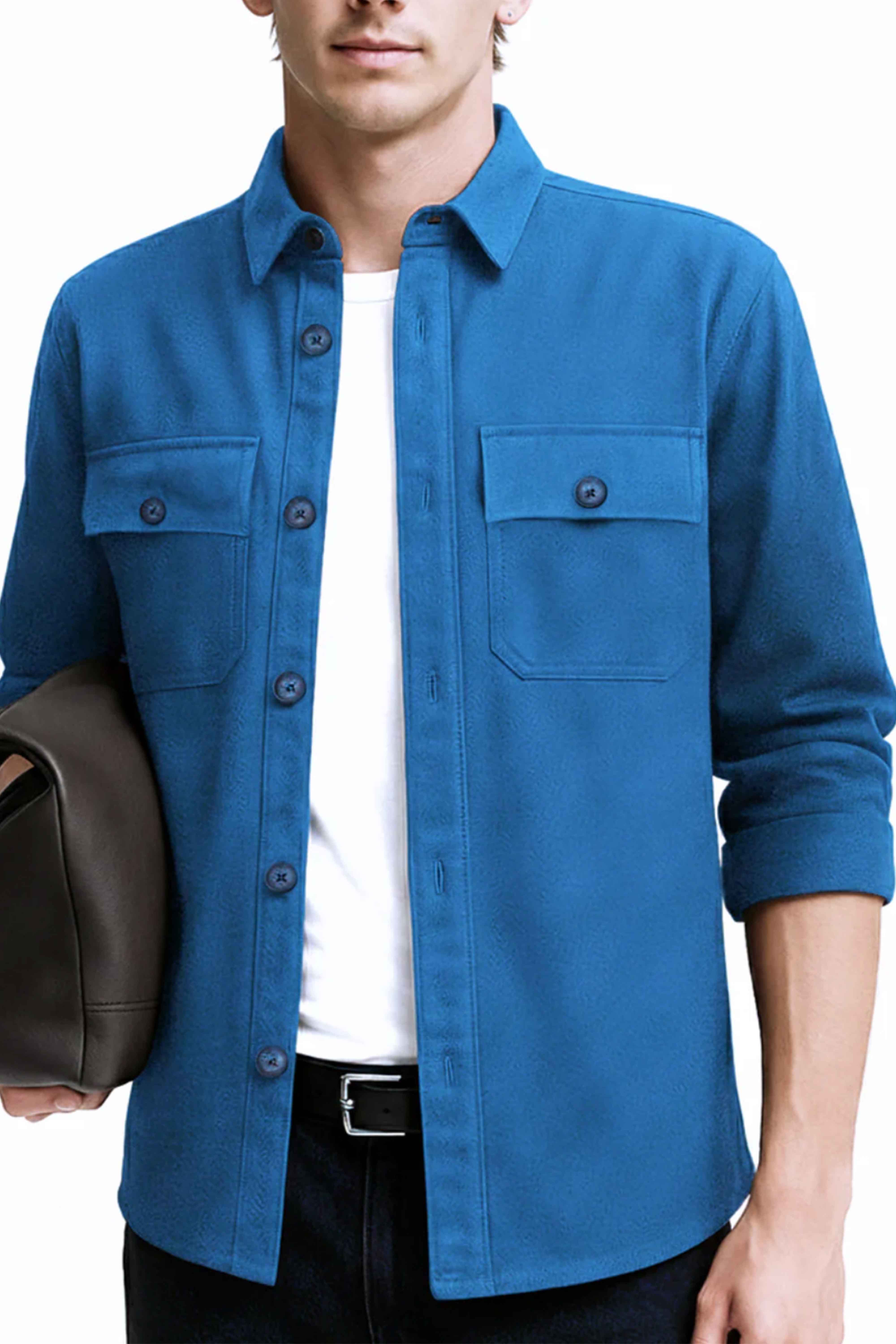 Zamansız şıklık ve konfor bir arada! Saks Mavisi Regular fit erkek cepli gömlek, %100 pamuklu yapısıyla nefes alabilir ve gün boyu rahatlık sunar. Minimal tasarımıyla her kombine uyum sağlayan bu gömlek, hem şehir hayatına hem de casual görünümlere mükemmel bir tamamlayıcıdır. Fonksiyonel cepleri ve kaliteli dikiş detaylarıyla öne çıkan bu parça, uzun ömürlü ve dayanıklı bir stil sunar.