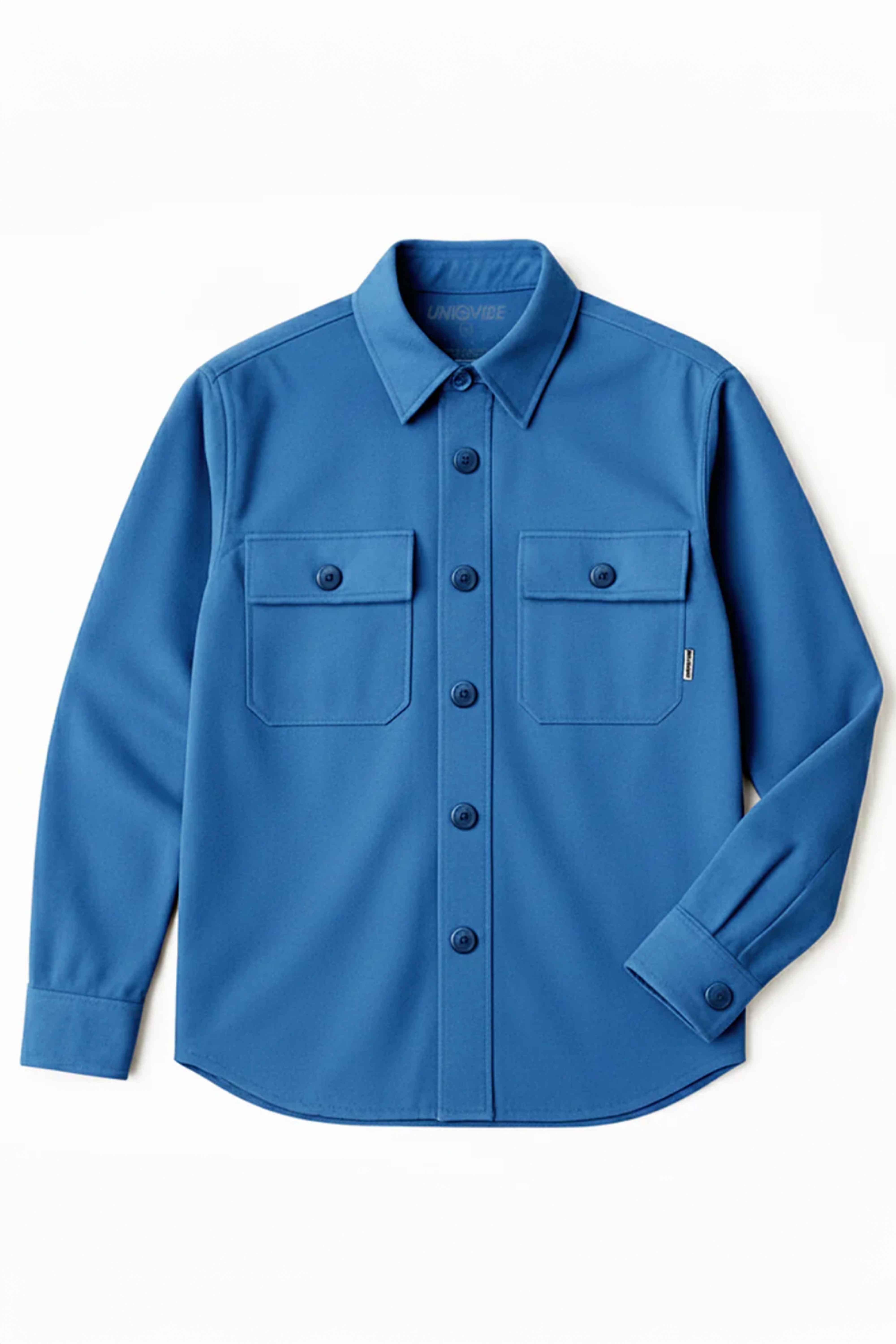 Zamansız şıklık ve konfor bir arada! Saks Mavisi Regular fit erkek cepli gömlek, %100 pamuklu yapısıyla nefes alabilir ve gün boyu rahatlık sunar. Minimal tasarımıyla her kombine uyum sağlayan bu gömlek, hem şehir hayatına hem de casual görünümlere mükemmel bir tamamlayıcıdır. Fonksiyonel cepleri ve kaliteli dikiş detaylarıyla öne çıkan bu parça, uzun ömürlü ve dayanıklı bir stil sunar.